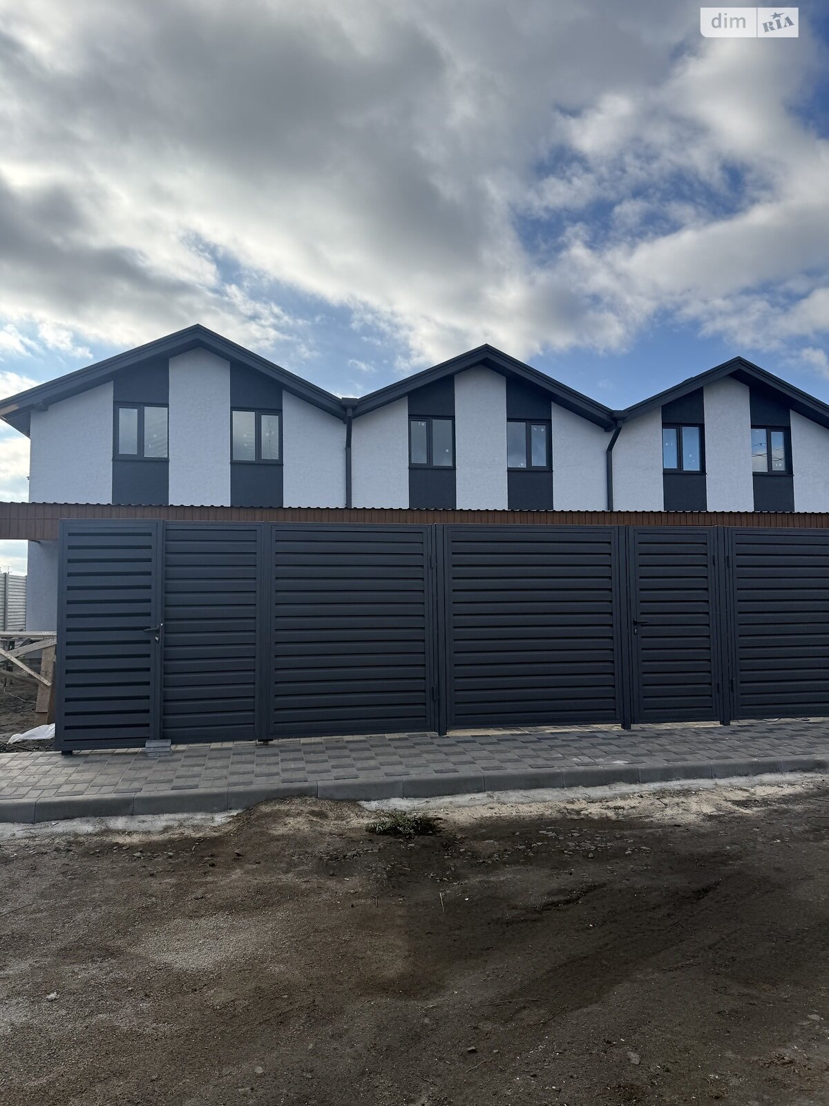 двухэтажный таунхаус, 120 кв. м, кирпич. Продажа в Вапнярке фото 1 двухэтажный таунхаус, 120 кв. м, кирпич. Продажа в Вапнярке фото 1