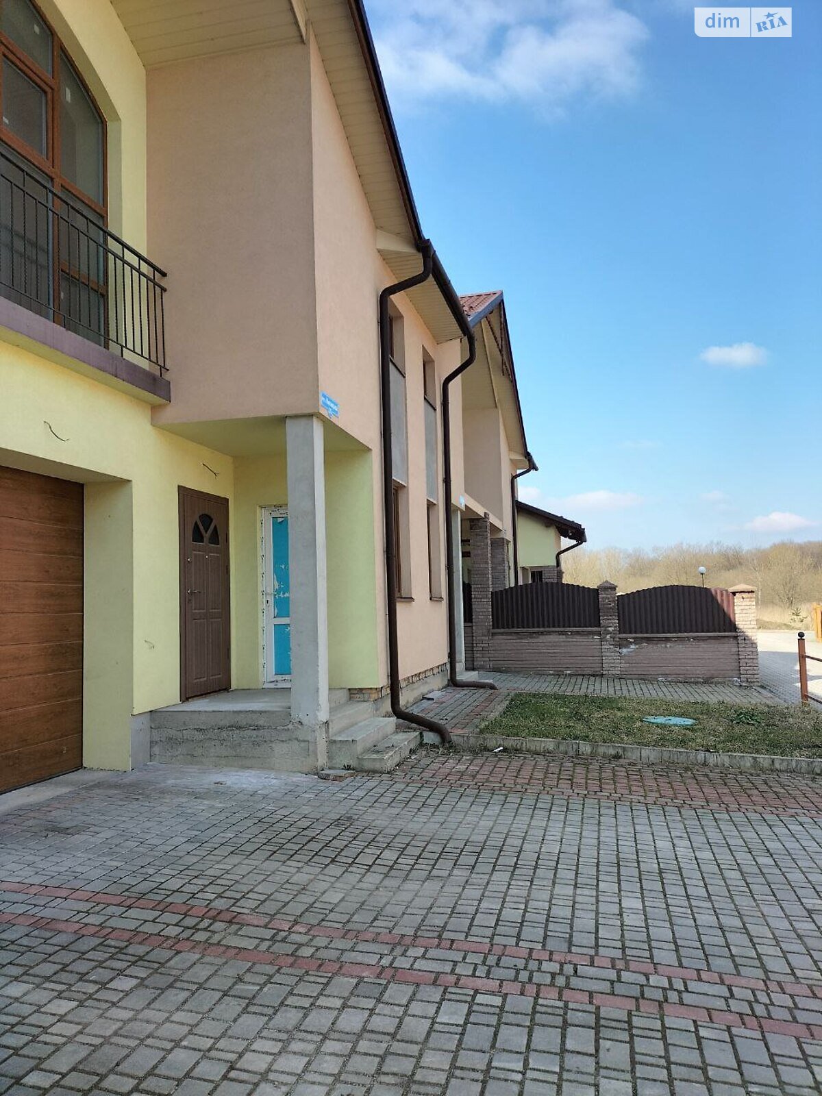 двухэтажный таунхаус, 150.3 кв. м, кирпич. Продажа в Гаях-Шевченковских фото 1 двухэтажный таунхаус, 150.3 кв. м, кирпич. Продажа в Гаях-Шевченковских фото 1