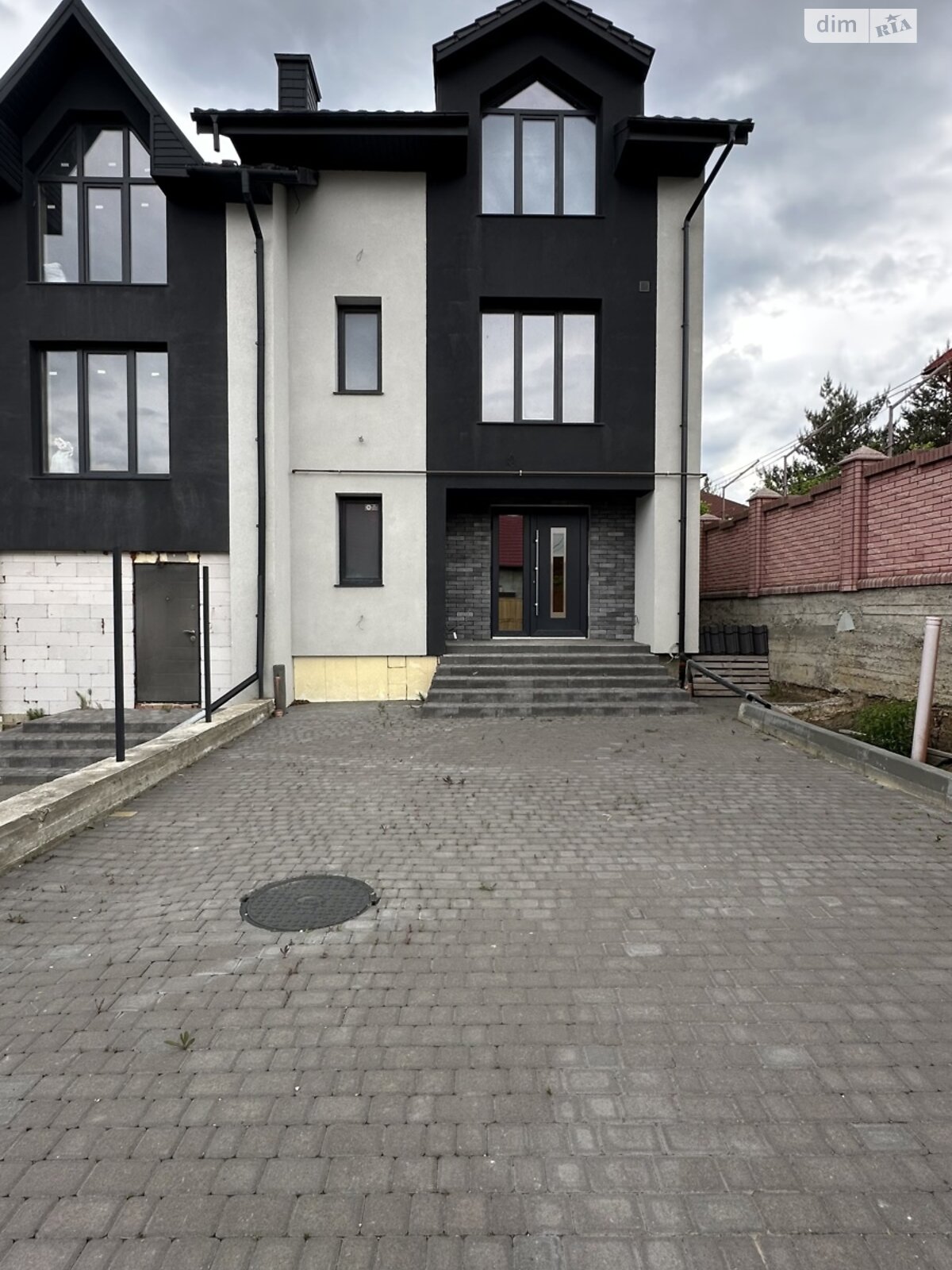 триповерховий таунхаус, 172 кв. м, цегла. Продаж у Годилові фото 1 триповерховий таунхаус, 172 кв. м, цегла. Продаж у Годилові фото 1