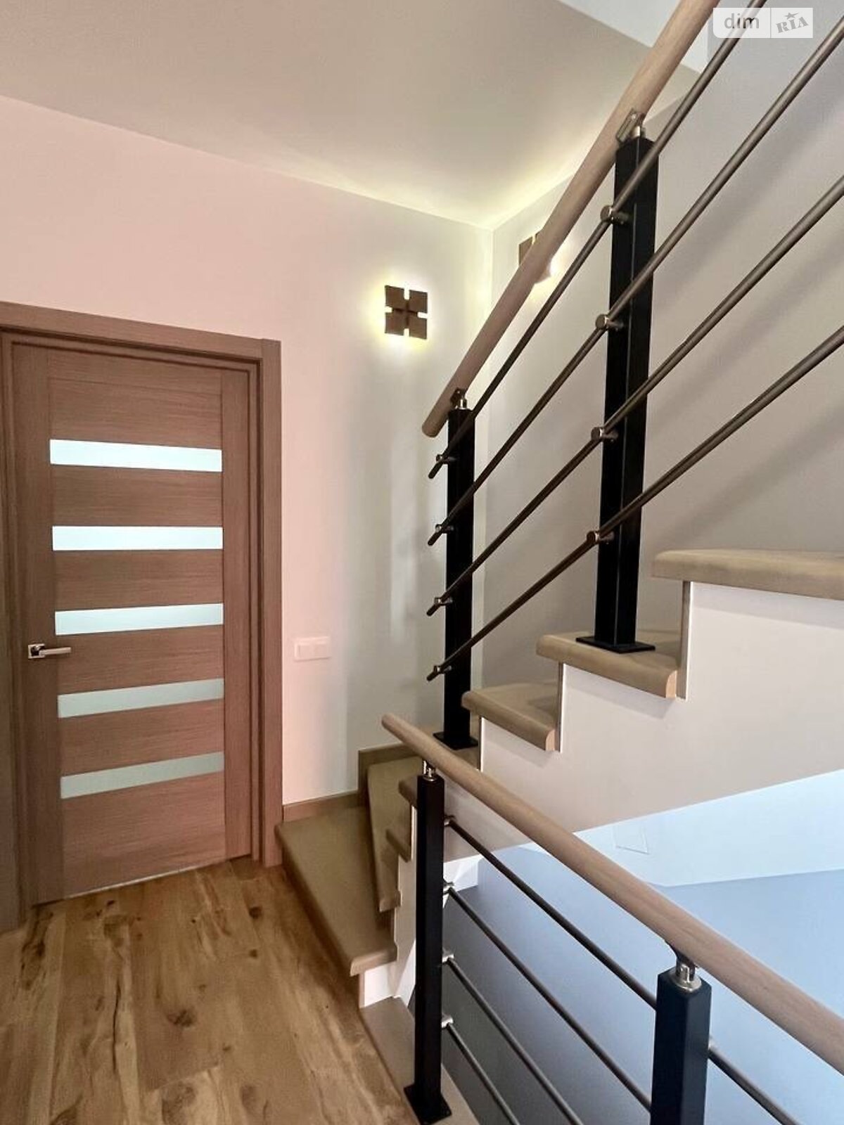 двухэтажный таунхаус, 111 кв. м, кирпич. Продажа в Годилове фото 1