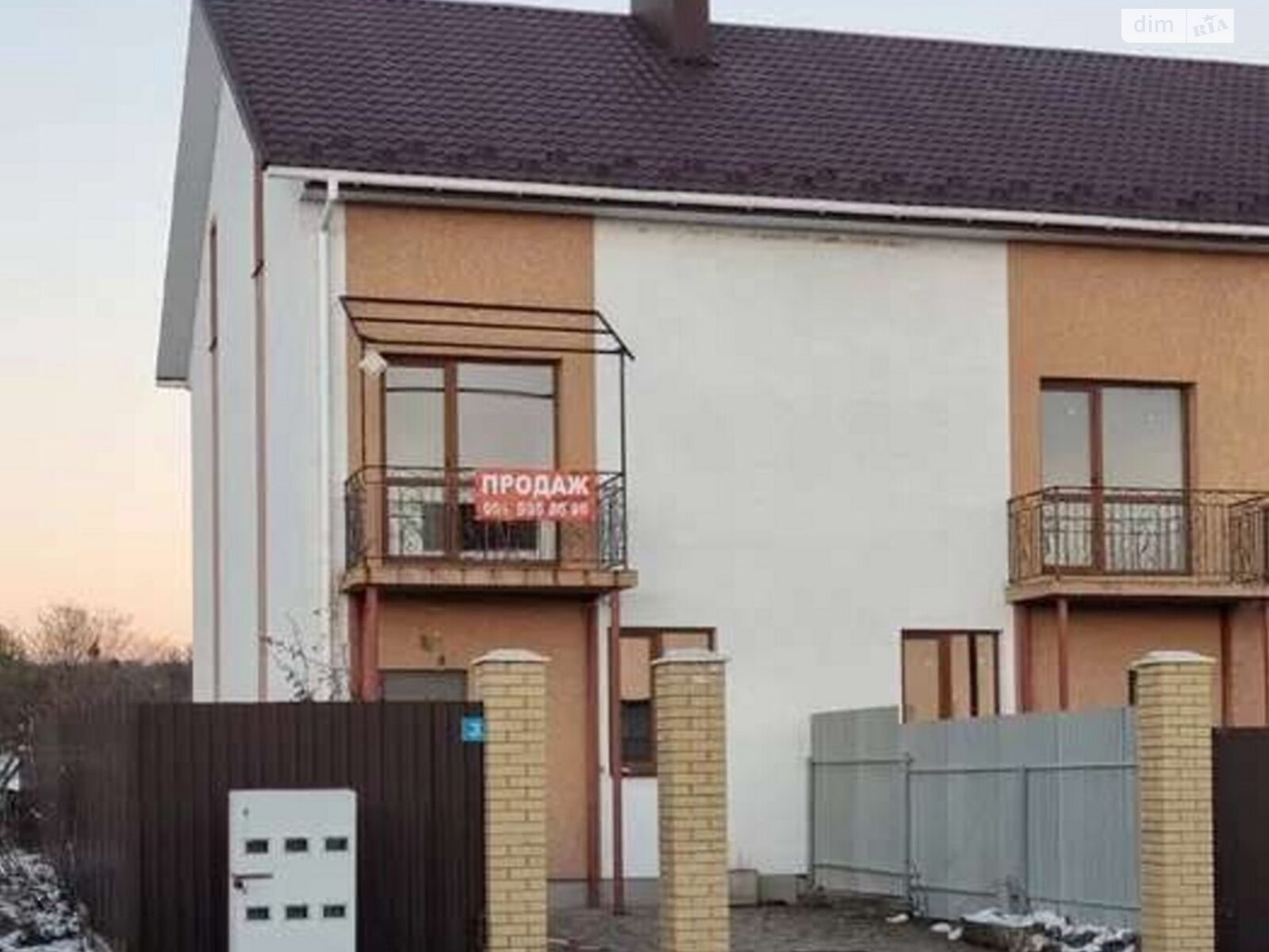 трехэтажный таунхаус, 148 кв. м, кирпич. Продажа в Горбовичах фото 1 трехэтажный таунхаус, 148 кв. м, кирпич. Продажа в Горбовичах фото 1