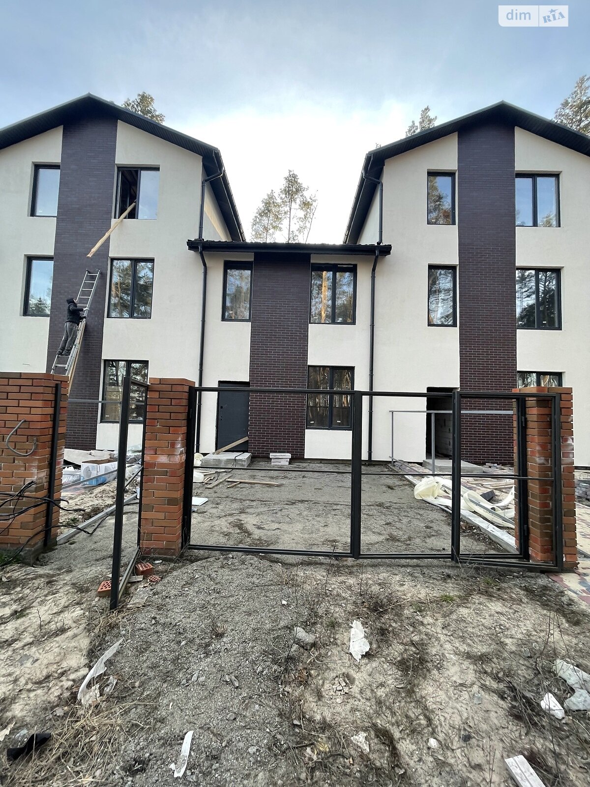 триповерховий таунхаус, 95 кв. м, пінобетон. Продаж у Гостомелі фото 1 триповерховий таунхаус, 95 кв. м, пінобетон. Продаж у Гостомелі фото 1