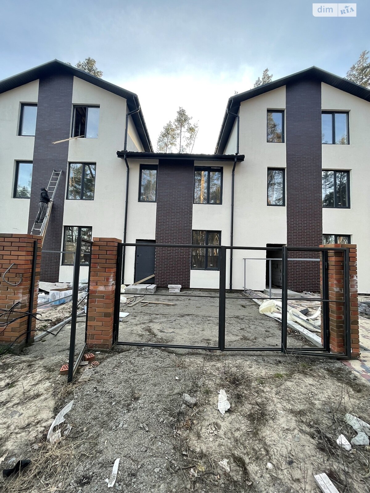 триповерховий таунхаус, 95 кв. м, пінобетон. Продаж у Гостомелі фото 1 триповерховий таунхаус, 95 кв. м, пінобетон. Продаж у Гостомелі фото 1