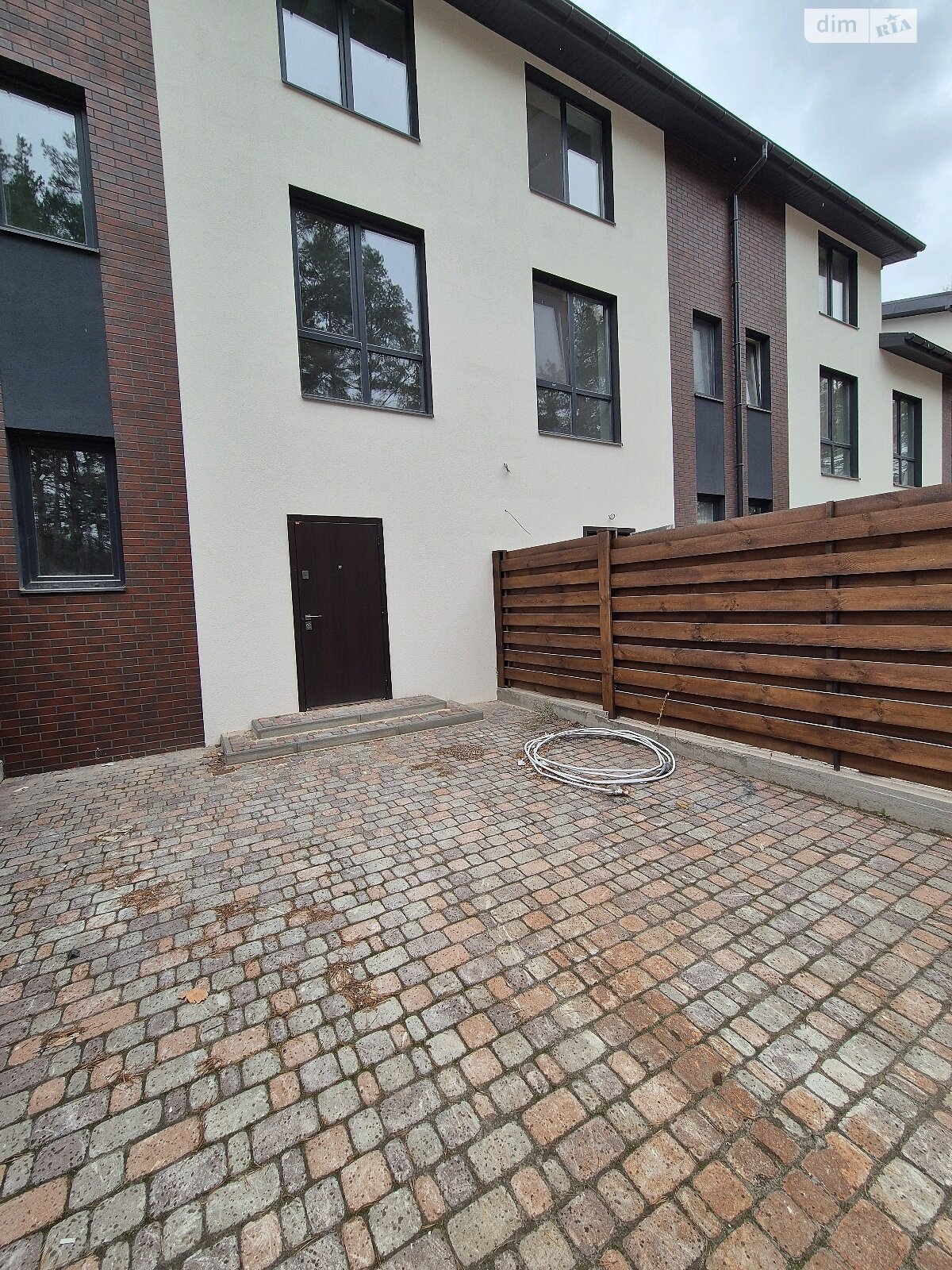 трехэтажный таунхаус, 105 кв. м, газобетон. Продажа в Гостомеле фото 1 трехэтажный таунхаус, 105 кв. м, газобетон. Продажа в Гостомеле фото 1