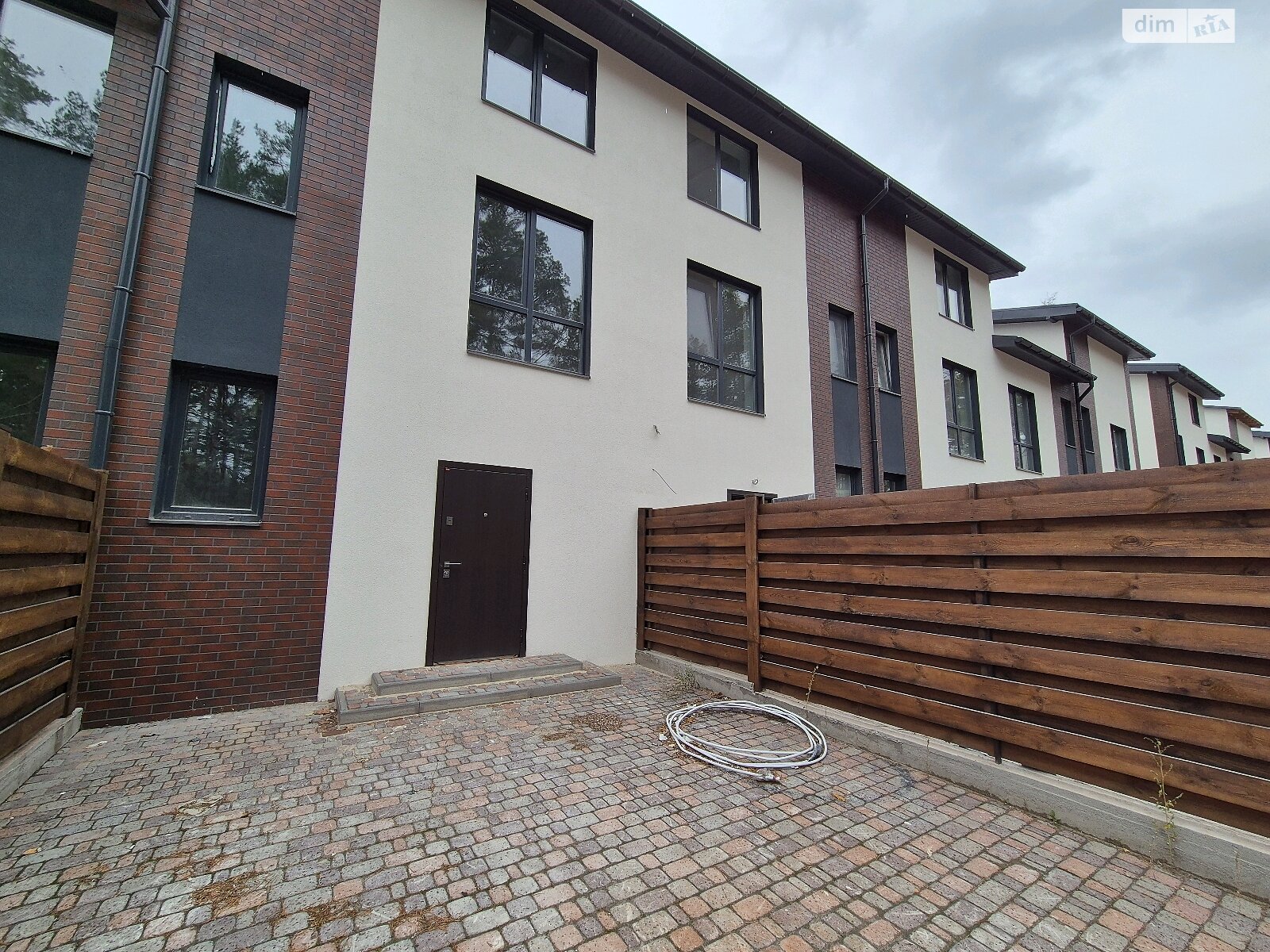 трехэтажный таунхаус, 105 кв. м, газобетон. Продажа в Гостомеле фото 1 трехэтажный таунхаус, 105 кв. м, газобетон. Продажа в Гостомеле фото 1