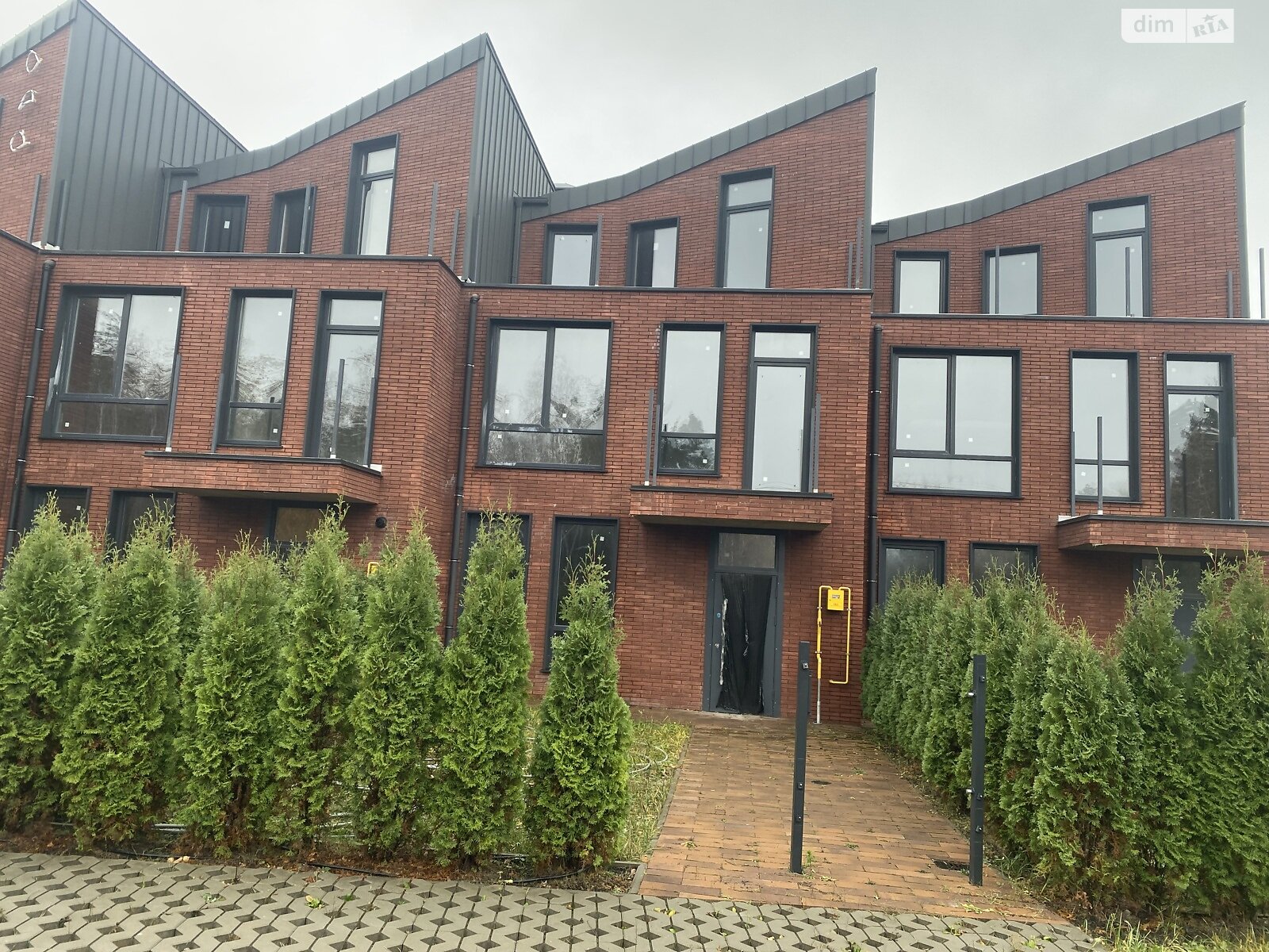 трехэтажный таунхаус, 130 кв. м, керамический блок. Продажа в Гостомеле фото 1