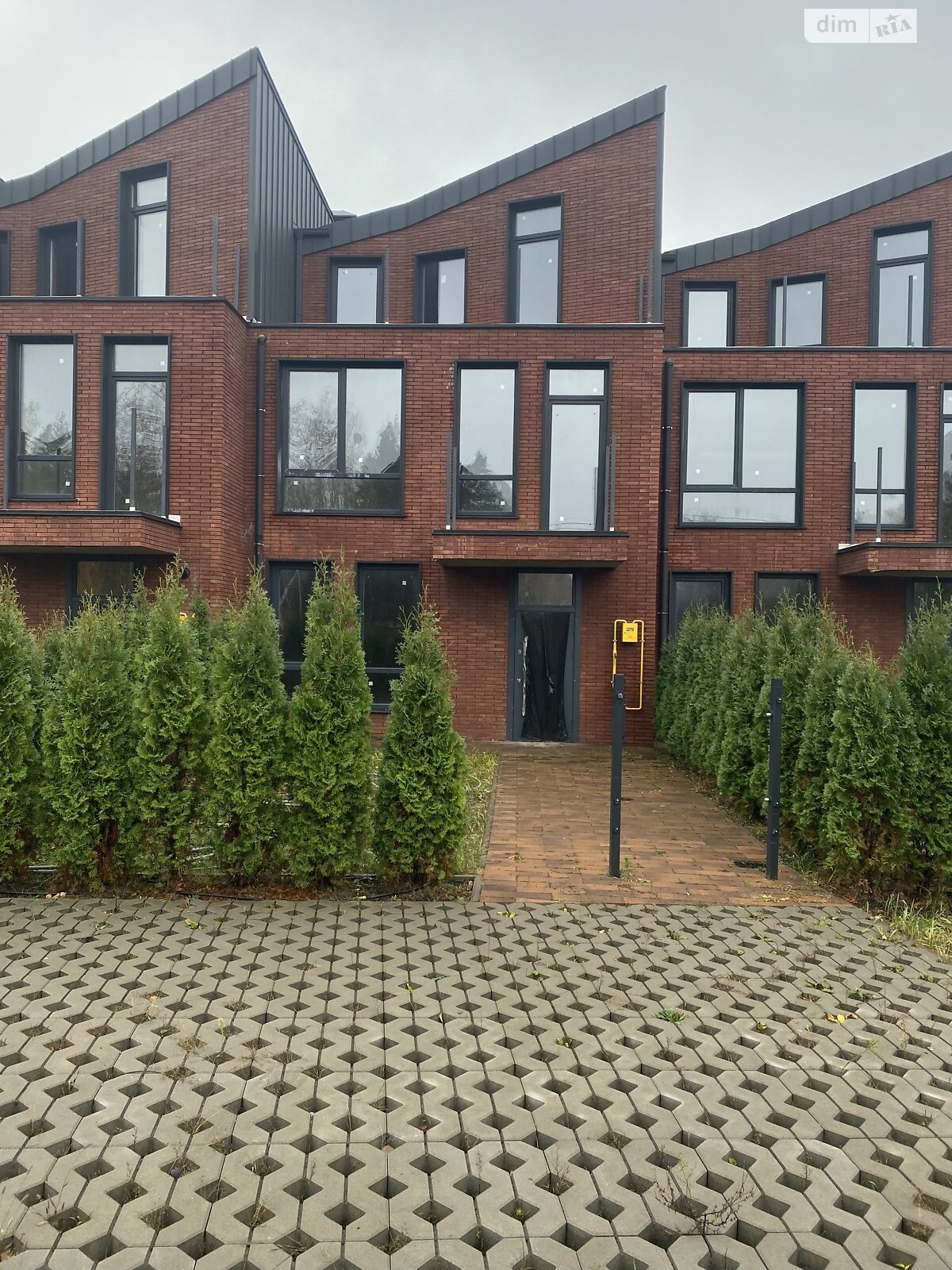 трехэтажный таунхаус, 130 кв. м, керамический блок. Продажа в Гостомеле фото 1