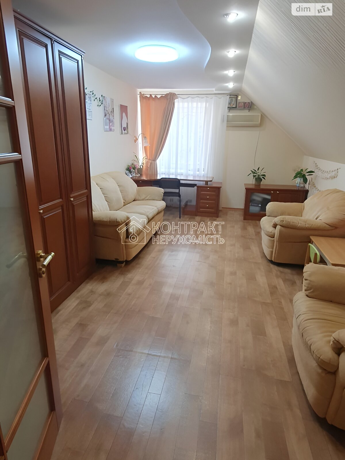 трехэтажный таунхаус, 770 кв. м, кирпич. Продажа в Харькове район Салтовский фото 1 трехэтажный таунхаус, 770 кв. м, кирпич. Продажа в Харькове район Салтовский фото 1