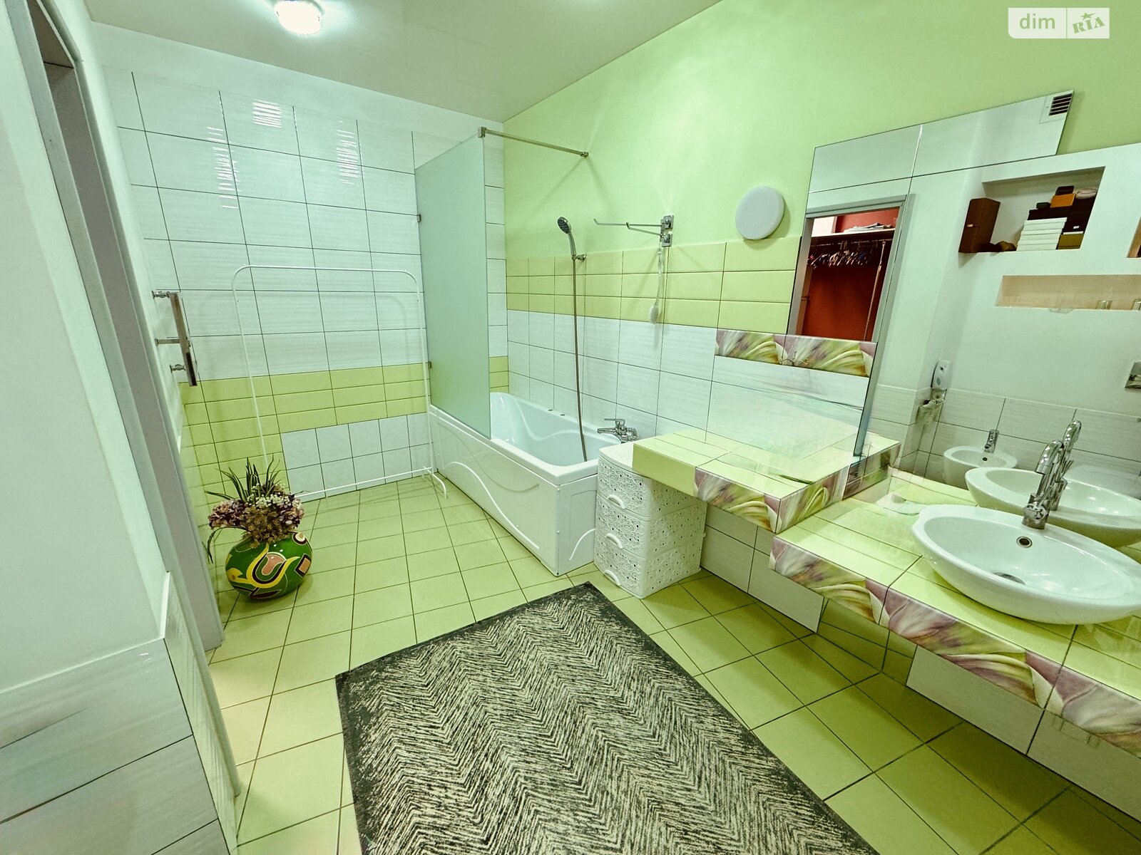 триповерховий таунхаус, 380 кв. м, цегла. Продаж в Харкові, район Велика Данилівка фото 1 триповерховий таунхаус, 380 кв. м, цегла. Продаж в Харкові, район Велика Данилівка фото 1