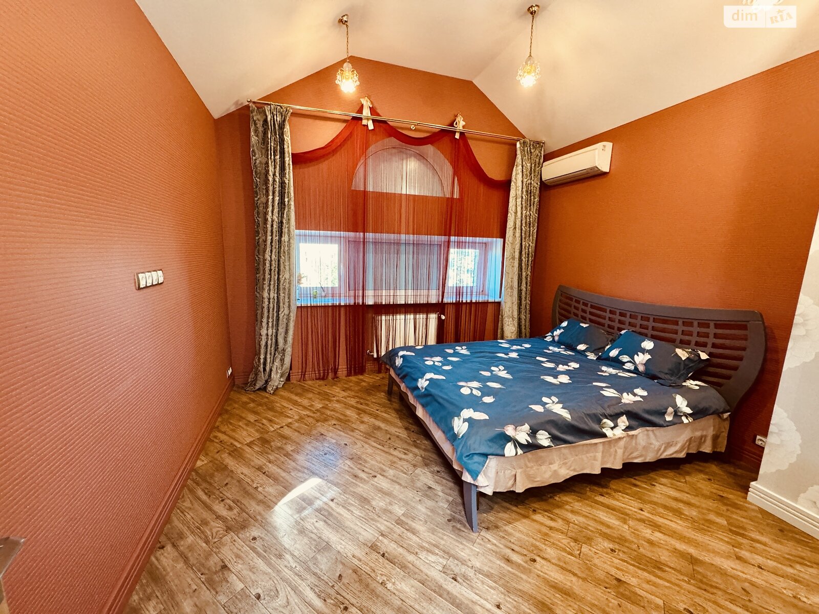 триповерховий таунхаус, 380 кв. м, цегла. Продаж в Харкові, район Велика Данилівка фото 1 триповерховий таунхаус, 380 кв. м, цегла. Продаж в Харкові, район Велика Данилівка фото 1