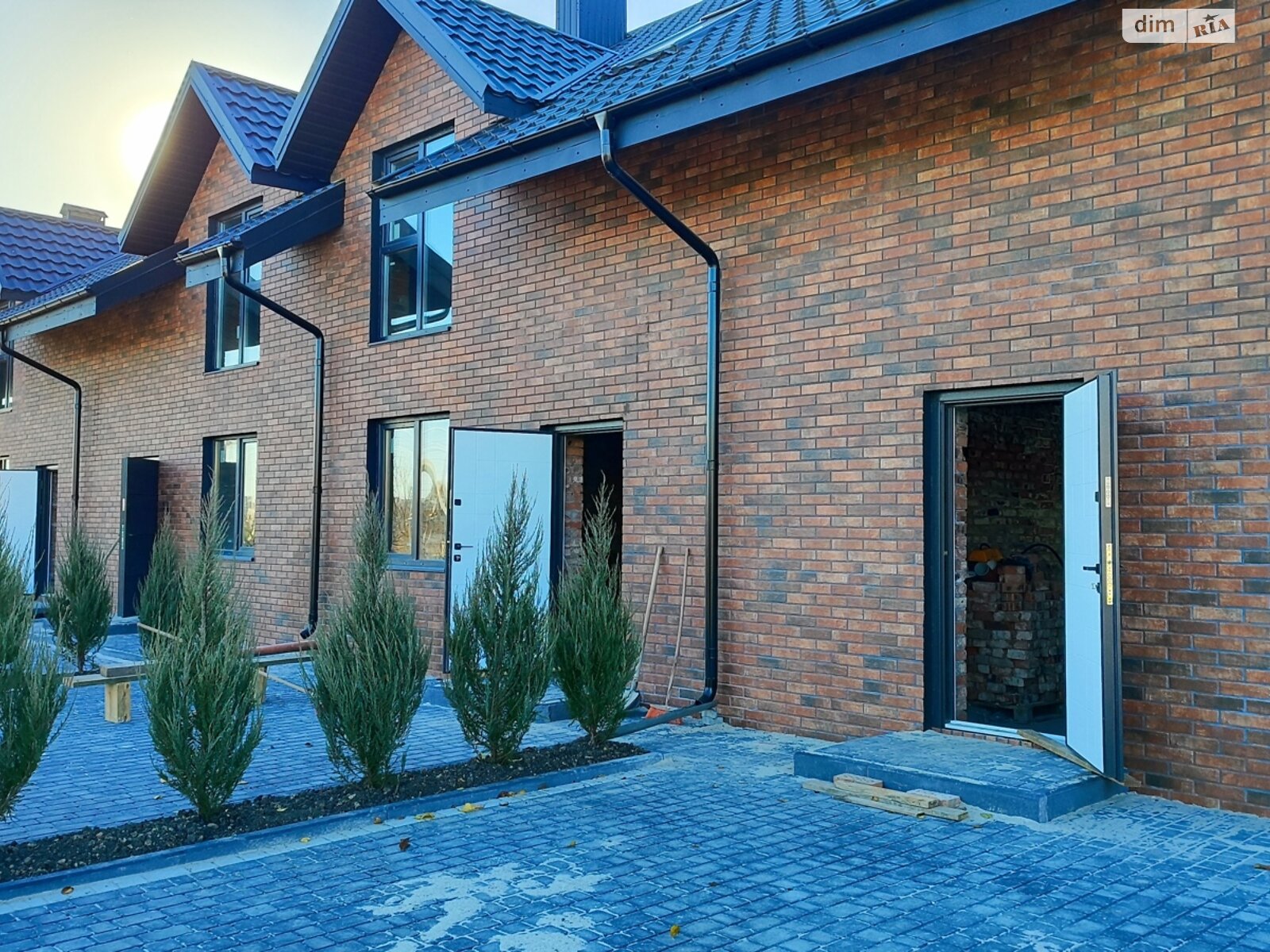 двухэтажный таунхаус, 130 кв. м, кирпич. Продажа в Хмельницком район Лезневое фото 1 двухэтажный таунхаус, 130 кв. м, кирпич. Продажа в Хмельницком район Лезневое фото 1