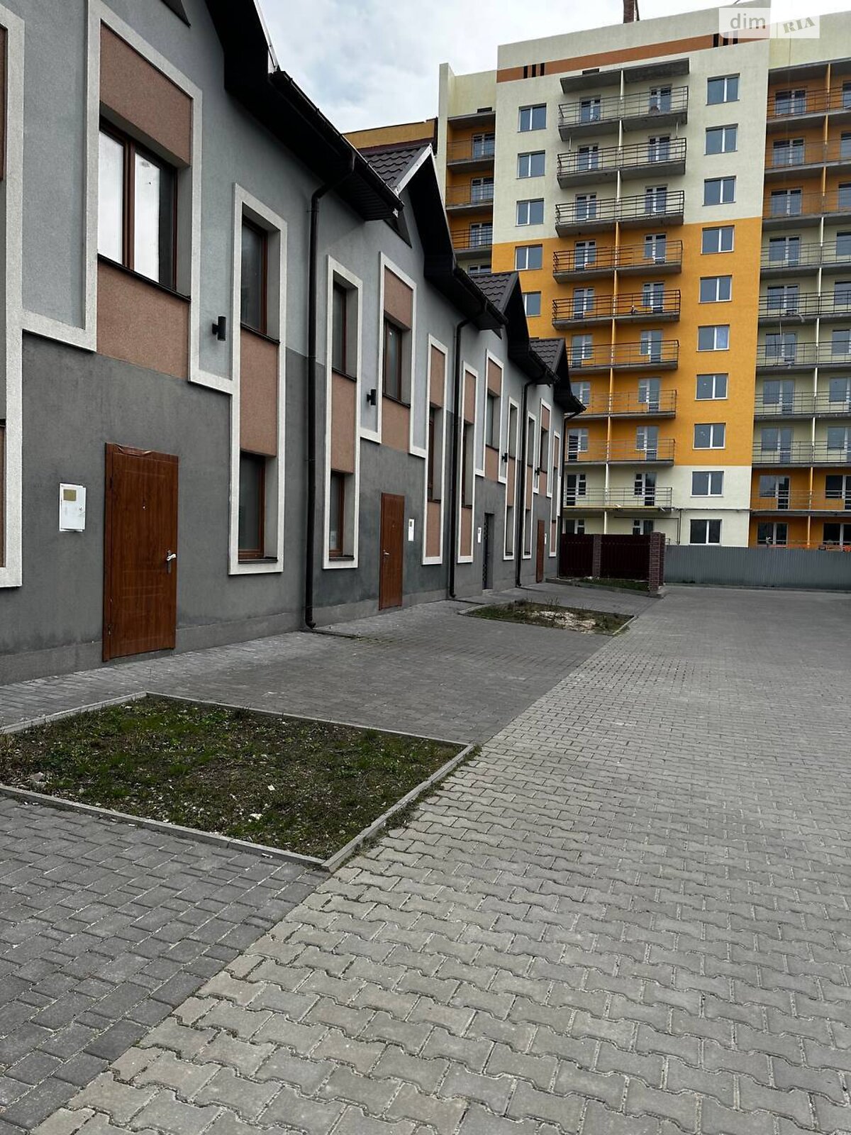 двухэтажный таунхаус, 136 кв. м, кирпич. Продажа в Хмельницком район Выставка фото 1 двухэтажный таунхаус, 136 кв. м, кирпич. Продажа в Хмельницком район Выставка фото 1