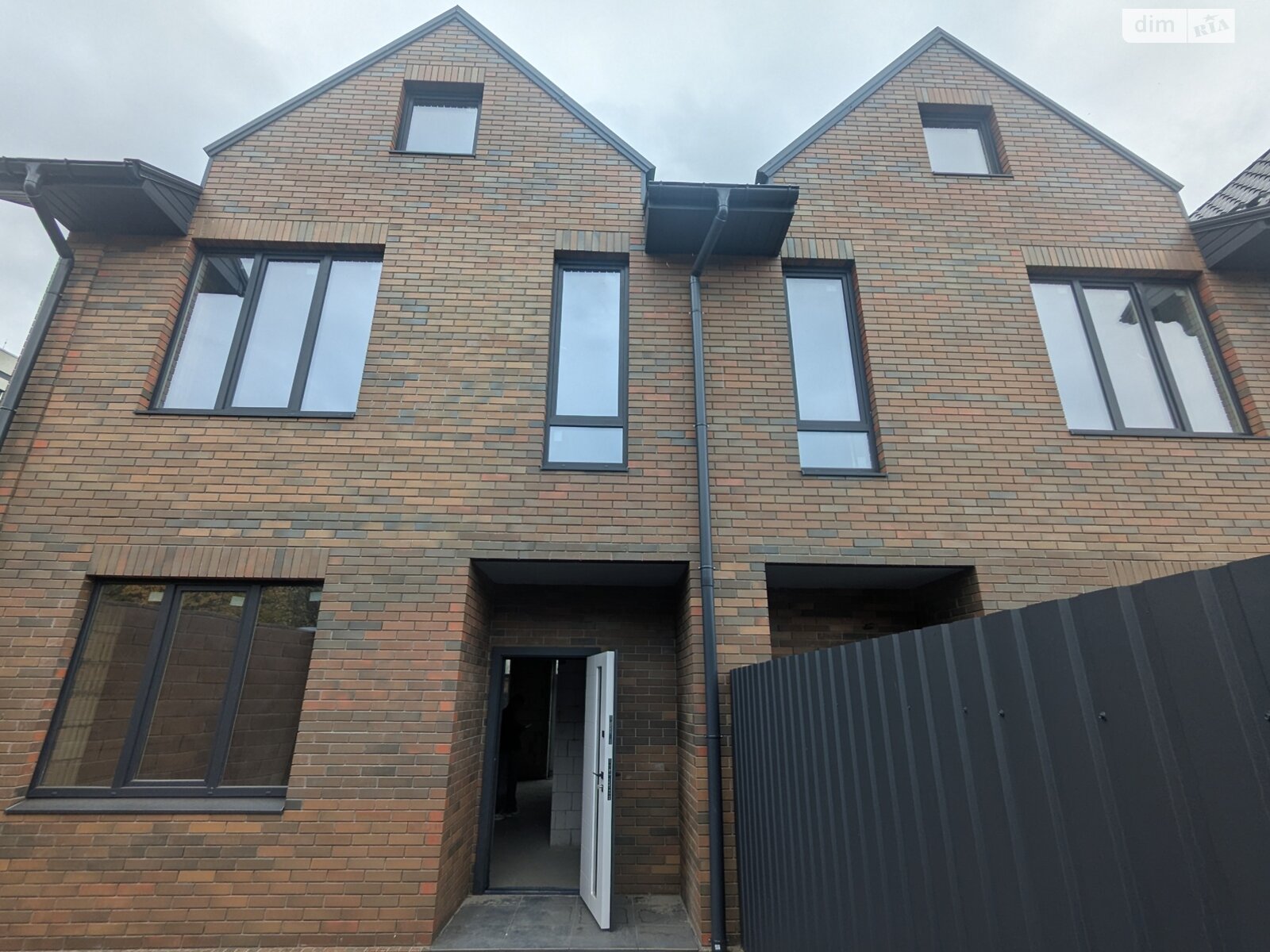 триповерховий таунхаус, 145 кв. м, кирпич. Продаж в Ірпені, район Ірпінь фото 1 триповерховий таунхаус, 145 кв. м, кирпич. Продаж в Ірпені, район Ірпінь фото 1