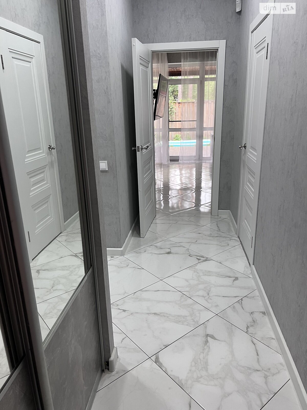 трехэтажный таунхаус, 170 кв. м, керамический блок. Продажа в Ирпене район Ирпень фото 1