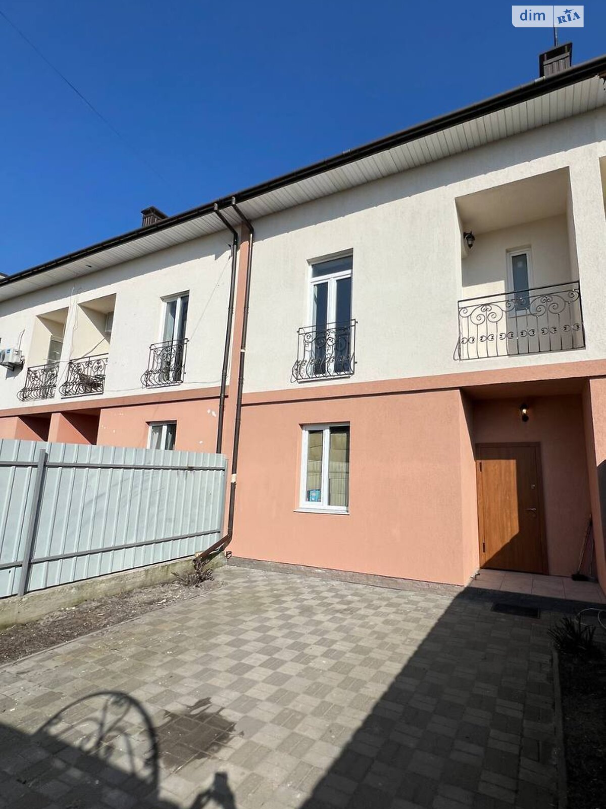 трехэтажный таунхаус, 90.6 кв. м, кирпич. Продажа в Ирпене район Ирпень фото 1 трехэтажный таунхаус, 90.6 кв. м, кирпич. Продажа в Ирпене район Ирпень фото 1