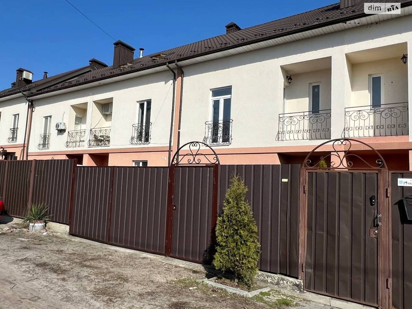 трехэтажный таунхаус, 90.6 кв. м, кирпич. Продажа в Ирпене район Ирпень фото 1 трехэтажный таунхаус, 90.6 кв. м, кирпич. Продажа в Ирпене район Ирпень фото 1