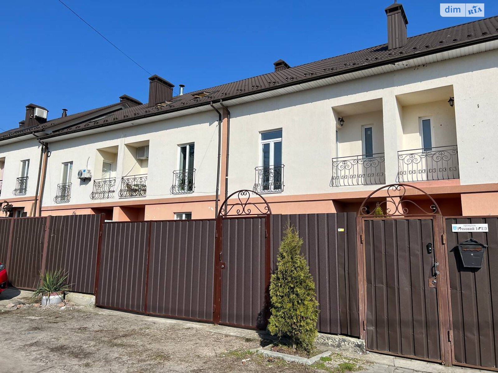 трехэтажный таунхаус, 90.6 кв. м, кирпич. Продажа в Ирпене район Ирпень фото 1 трехэтажный таунхаус, 90.6 кв. м, кирпич. Продажа в Ирпене район Ирпень фото 1