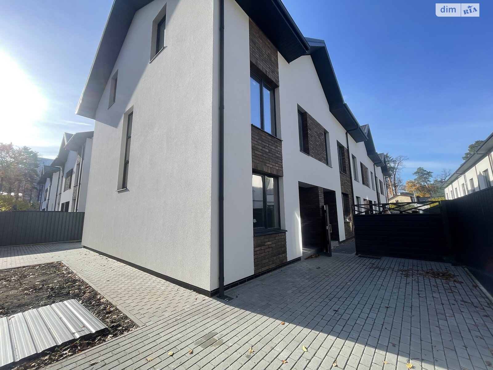 трехэтажный таунхаус, 120 кв. м, керамический блок. Продажа в Ирпене фото 1 трехэтажный таунхаус, 120 кв. м, керамический блок. Продажа в Ирпене фото 1