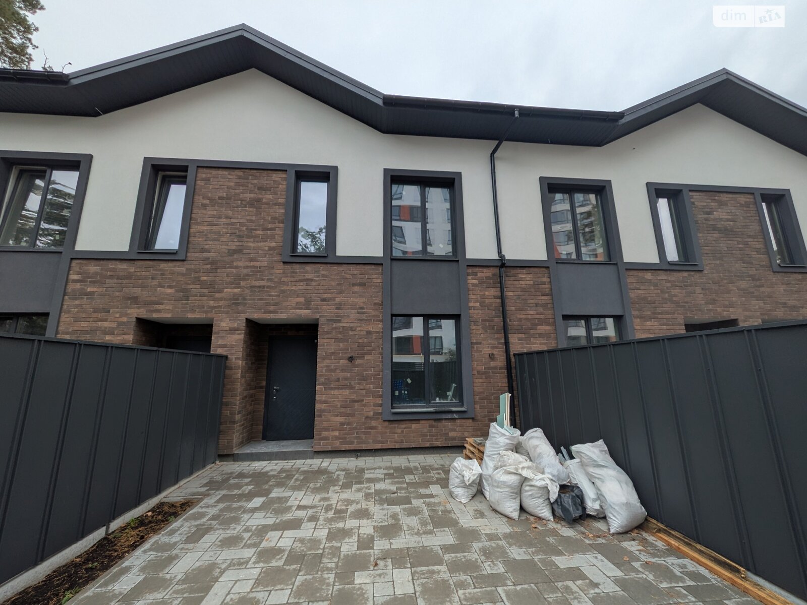 триповерховий таунхаус, 150 кв. м, кирпич. Продаж у Ірпені фото 1 триповерховий таунхаус, 150 кв. м, кирпич. Продаж у Ірпені фото 1