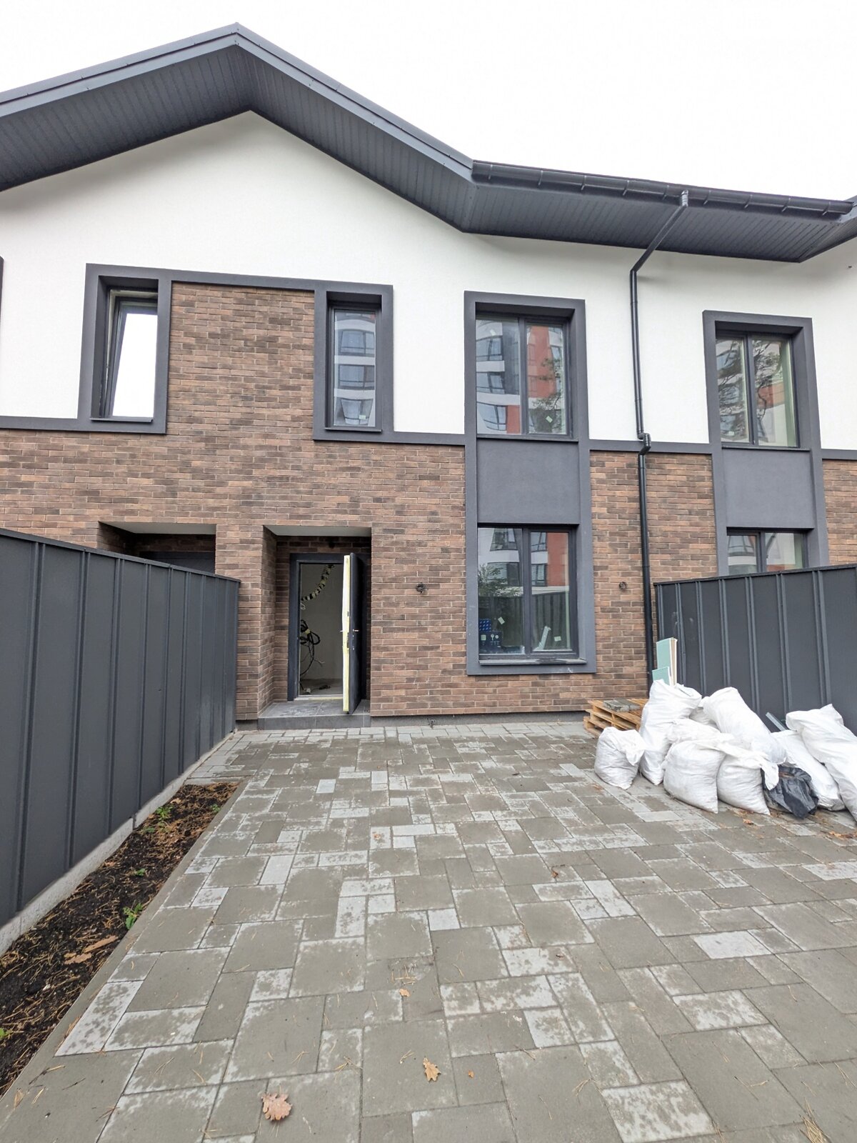 триповерховий таунхаус, 150 кв. м, кирпич. Продаж у Ірпені фото 1 триповерховий таунхаус, 150 кв. м, кирпич. Продаж у Ірпені фото 1