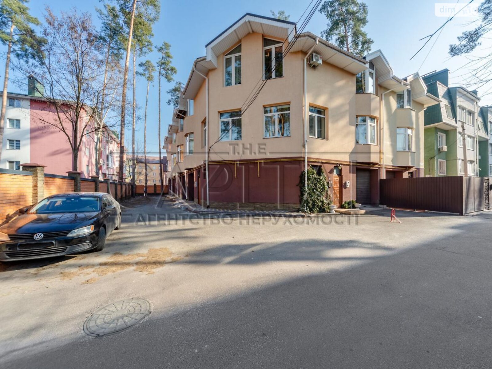 трехэтажный таунхаус, 190 кв. м, кирпич. Продажа в Ирпене фото 1 трехэтажный таунхаус, 190 кв. м, кирпич. Продажа в Ирпене фото 1