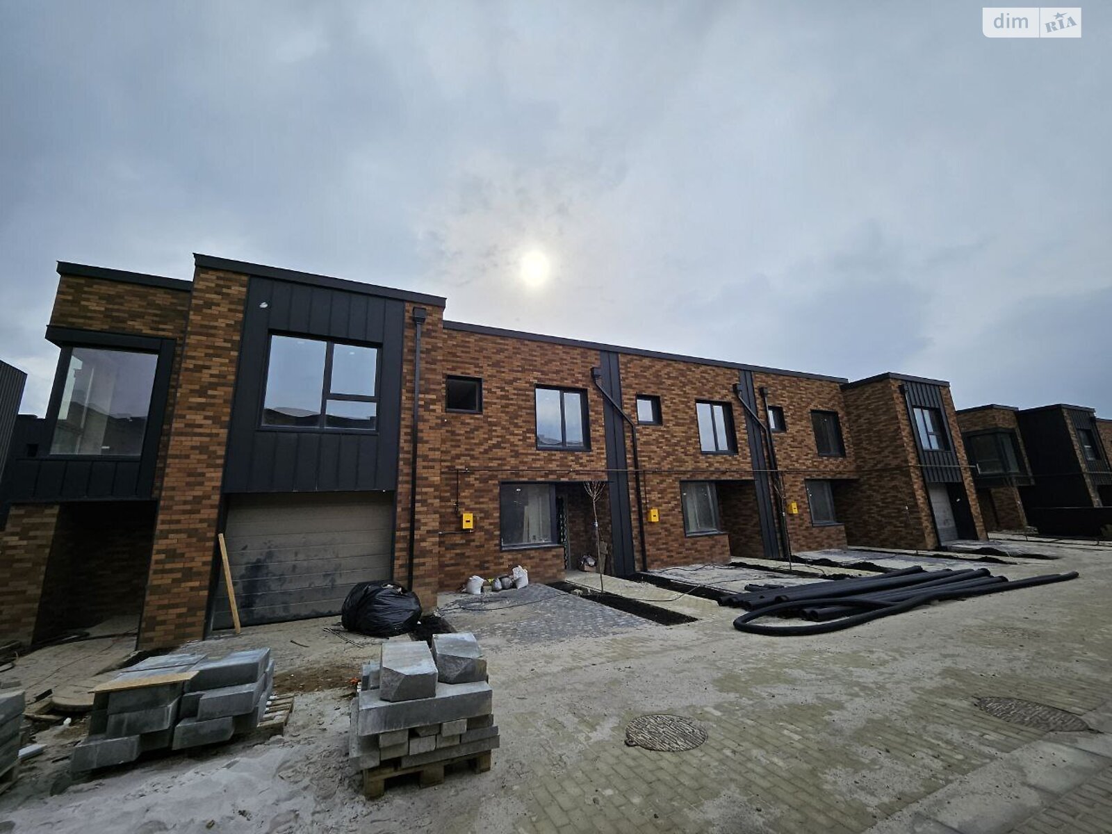 двоповерховий таунхаус, 116 кв. м, цегла. Продаж в Івано-Франківську, район Набережна фото 1 двоповерховий таунхаус, 116 кв. м, цегла. Продаж в Івано-Франківську, район Набережна фото 1