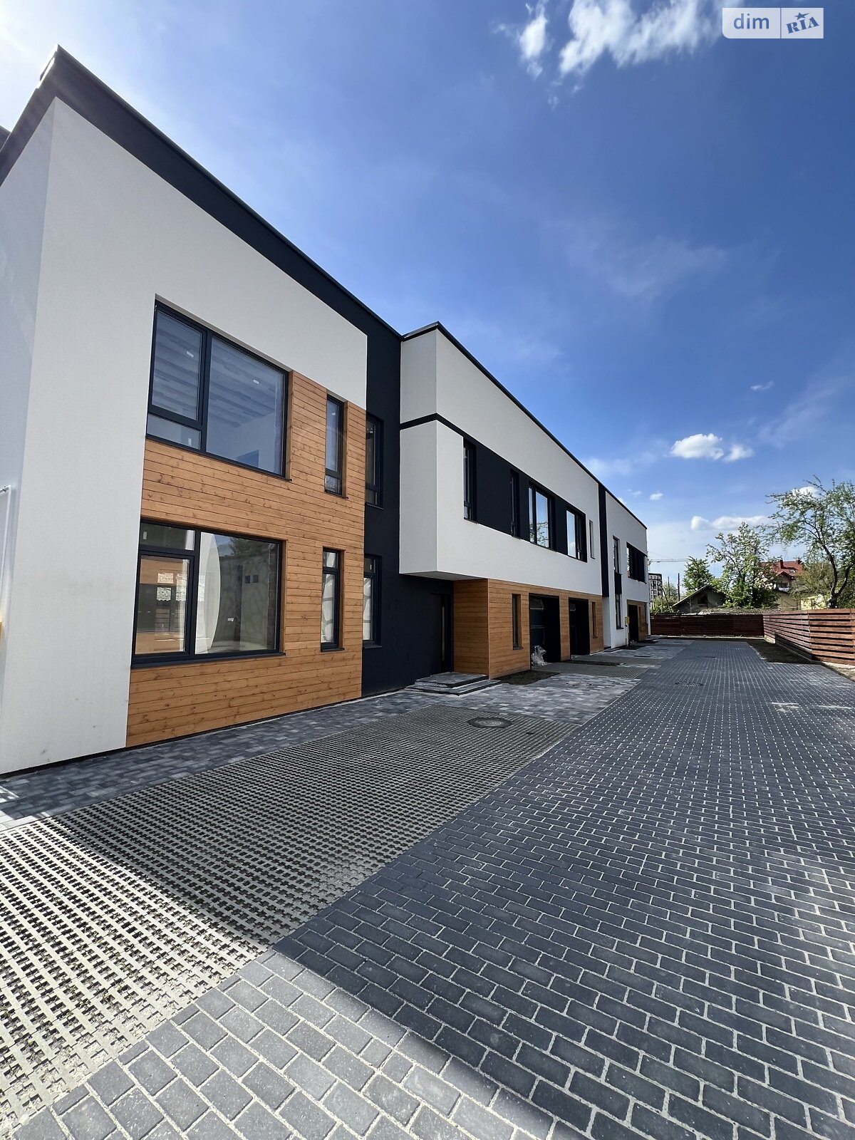 двоповерховий таунхаус, 131 кв. м, цегла. Продаж у Івано-Франківську фото 1 двоповерховий таунхаус, 131 кв. м, цегла. Продаж у Івано-Франківську фото 1