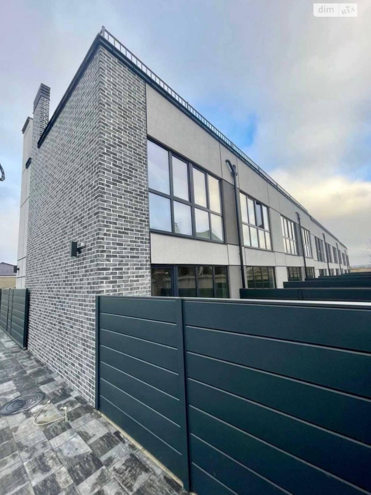 триповерховий таунхаус, 69 кв. м, пеноблок. Продаж в Києві, район Дарницький фото 1 триповерховий таунхаус, 69 кв. м, пеноблок. Продаж в Києві, район Дарницький фото 1