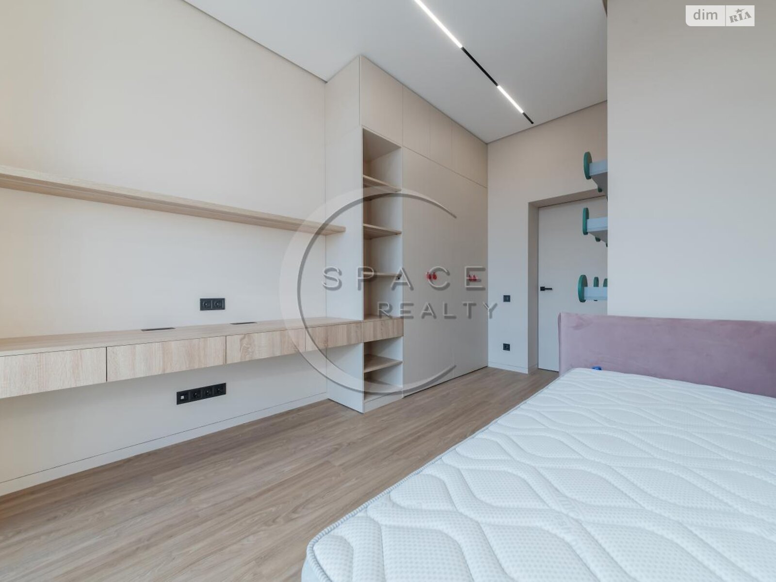 триповерховий таунхаус, 158.2 кв. м, цегла. Продаж в Києві, район Жуляни фото 1 триповерховий таунхаус, 158.2 кв. м, цегла. Продаж в Києві, район Жуляни фото 1