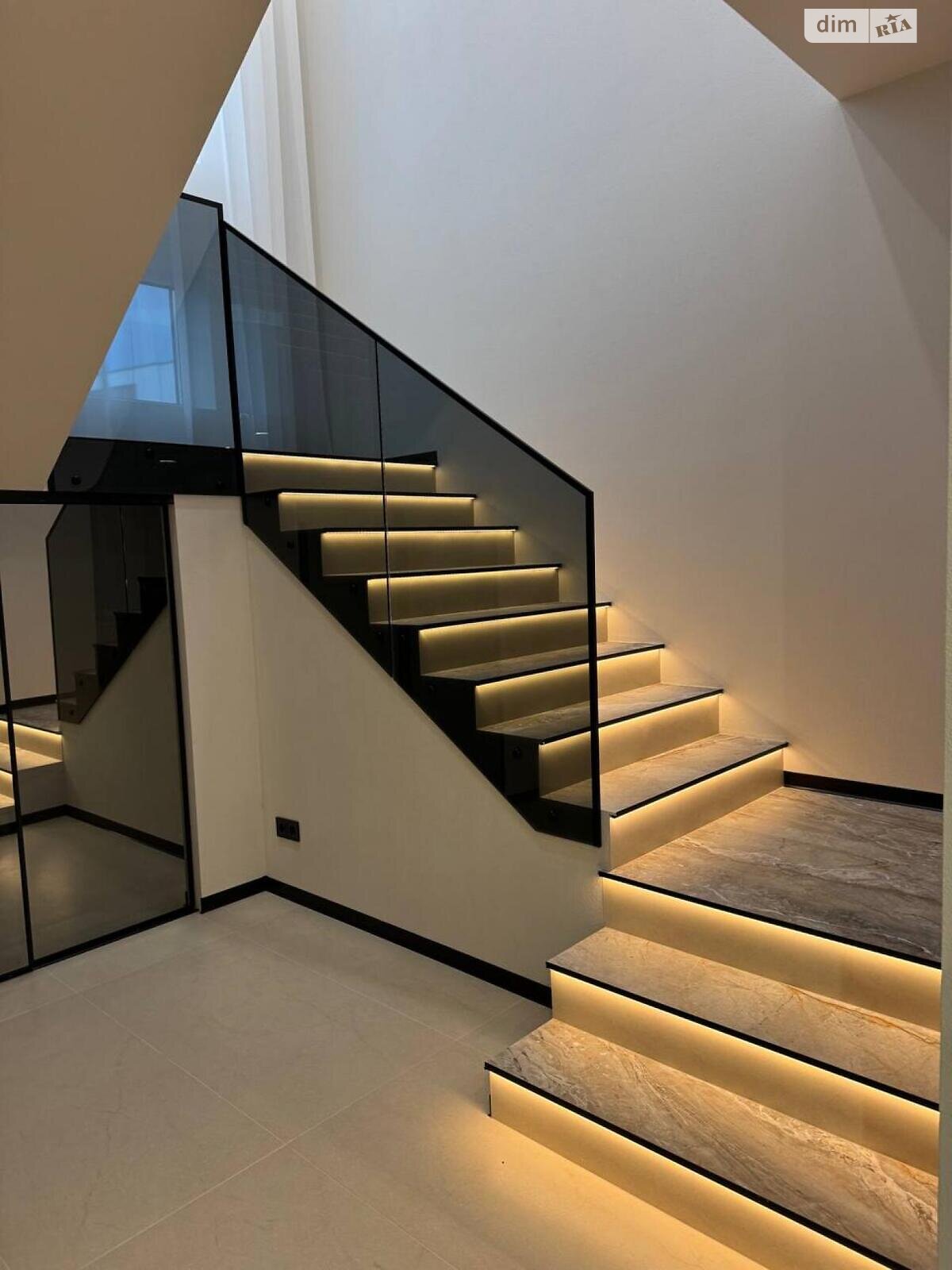 двухэтажный таунхаус, 125 кв. м, кирпич. Продажа в Киеве район Осокорки фото 1 двухэтажный таунхаус, 125 кв. м, кирпич. Продажа в Киеве район Осокорки фото 1