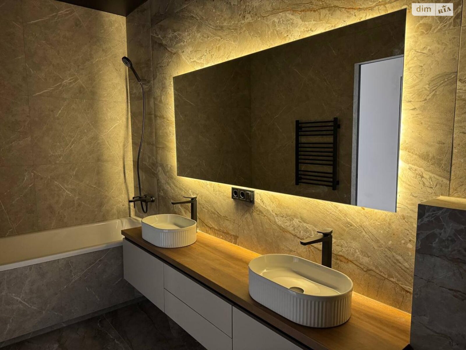 двухэтажный таунхаус, 125 кв. м, кирпич. Продажа в Киеве район Осокорки фото 1 двухэтажный таунхаус, 125 кв. м, кирпич. Продажа в Киеве район Осокорки фото 1