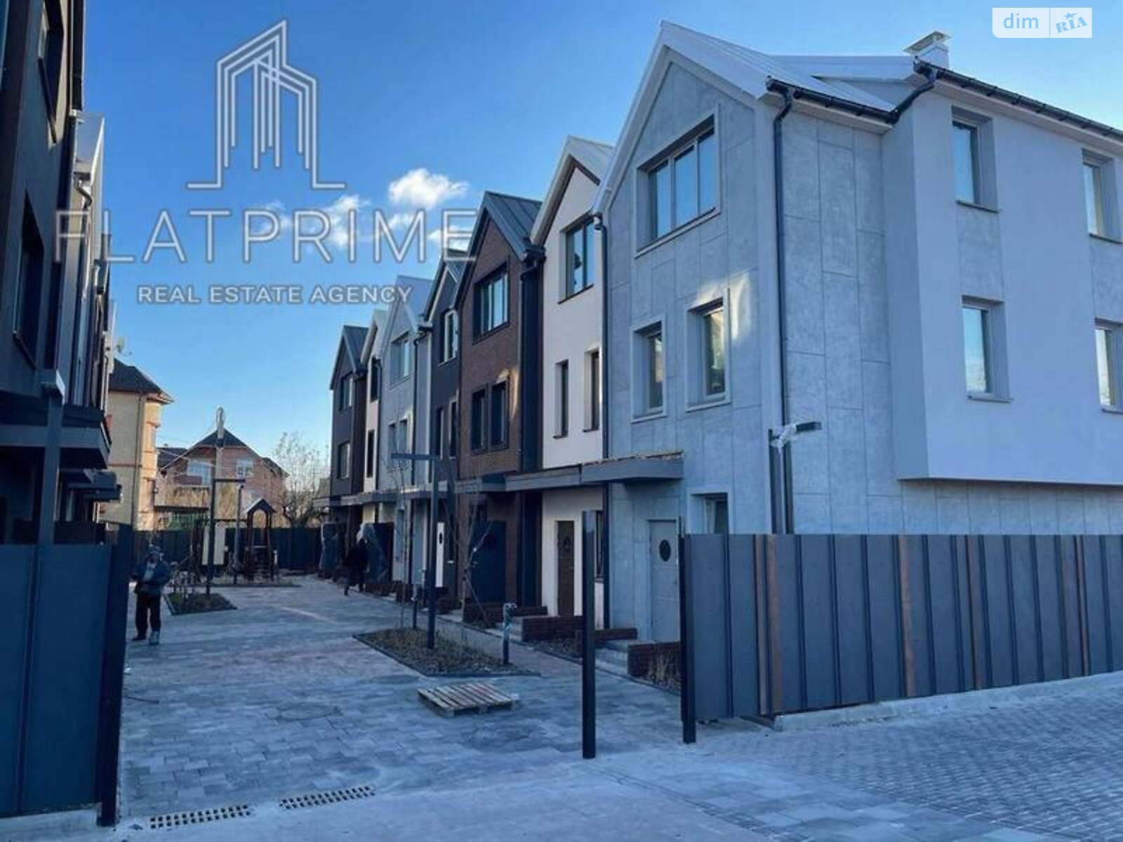 трехэтажный таунхаус, 95.7 кв. м, пеноблок. Продажа в Киеве район Подольский фото 1 трехэтажный таунхаус, 95.7 кв. м, пеноблок. Продажа в Киеве район Подольский фото 1