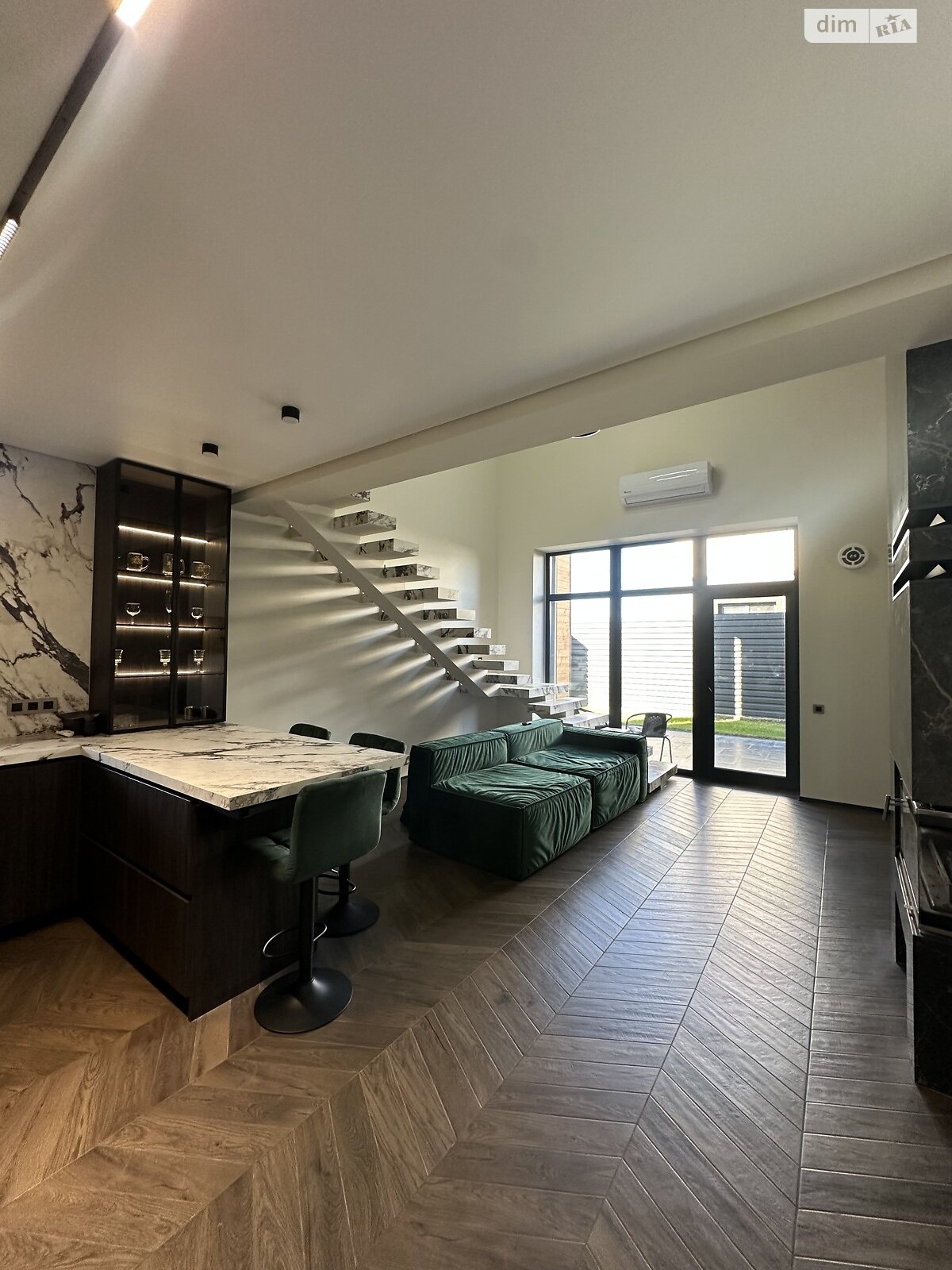 двухэтажный таунхаус, 155 кв. м, кирпич. Продажа в Концове фото 1 двухэтажный таунхаус, 155 кв. м, кирпич. Продажа в Концове фото 1