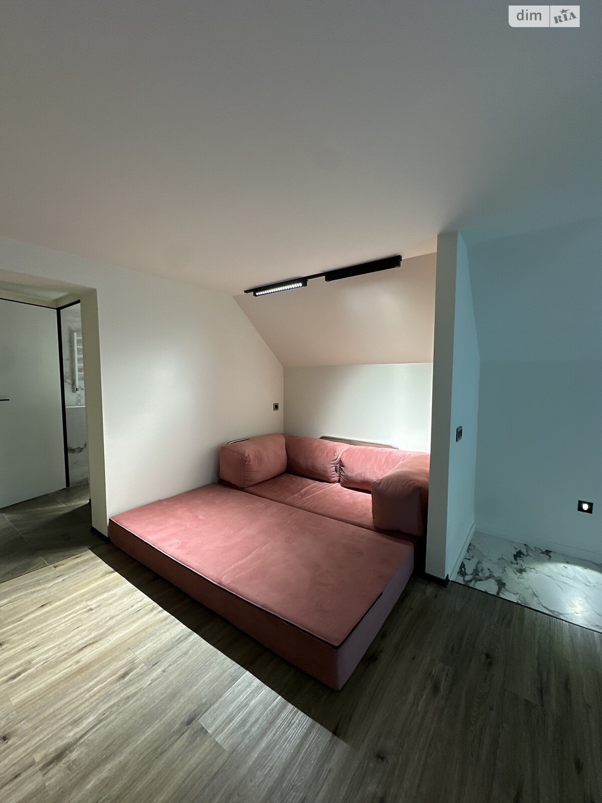 двухэтажный таунхаус, 155 кв. м, кирпич. Продажа в Концове фото 1 двухэтажный таунхаус, 155 кв. м, кирпич. Продажа в Концове фото 1