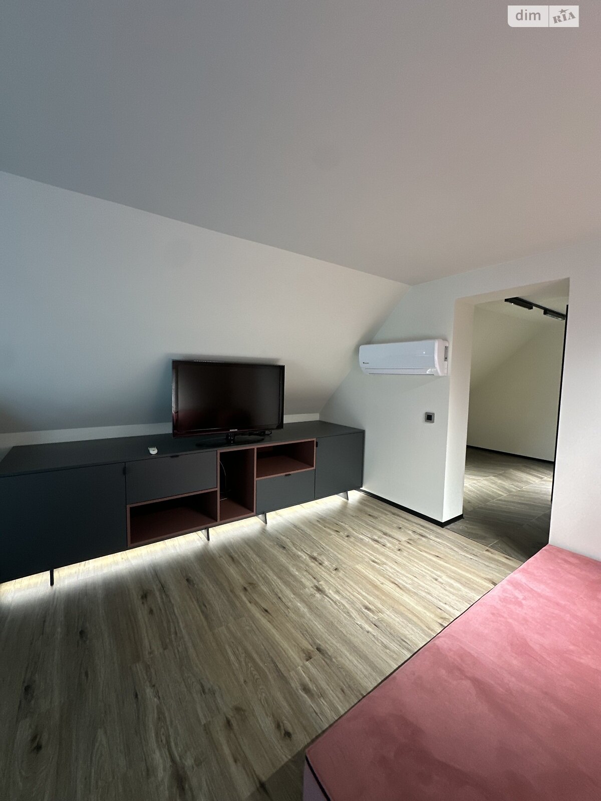 двухэтажный таунхаус, 155 кв. м, кирпич. Продажа в Концове фото 1 двухэтажный таунхаус, 155 кв. м, кирпич. Продажа в Концове фото 1