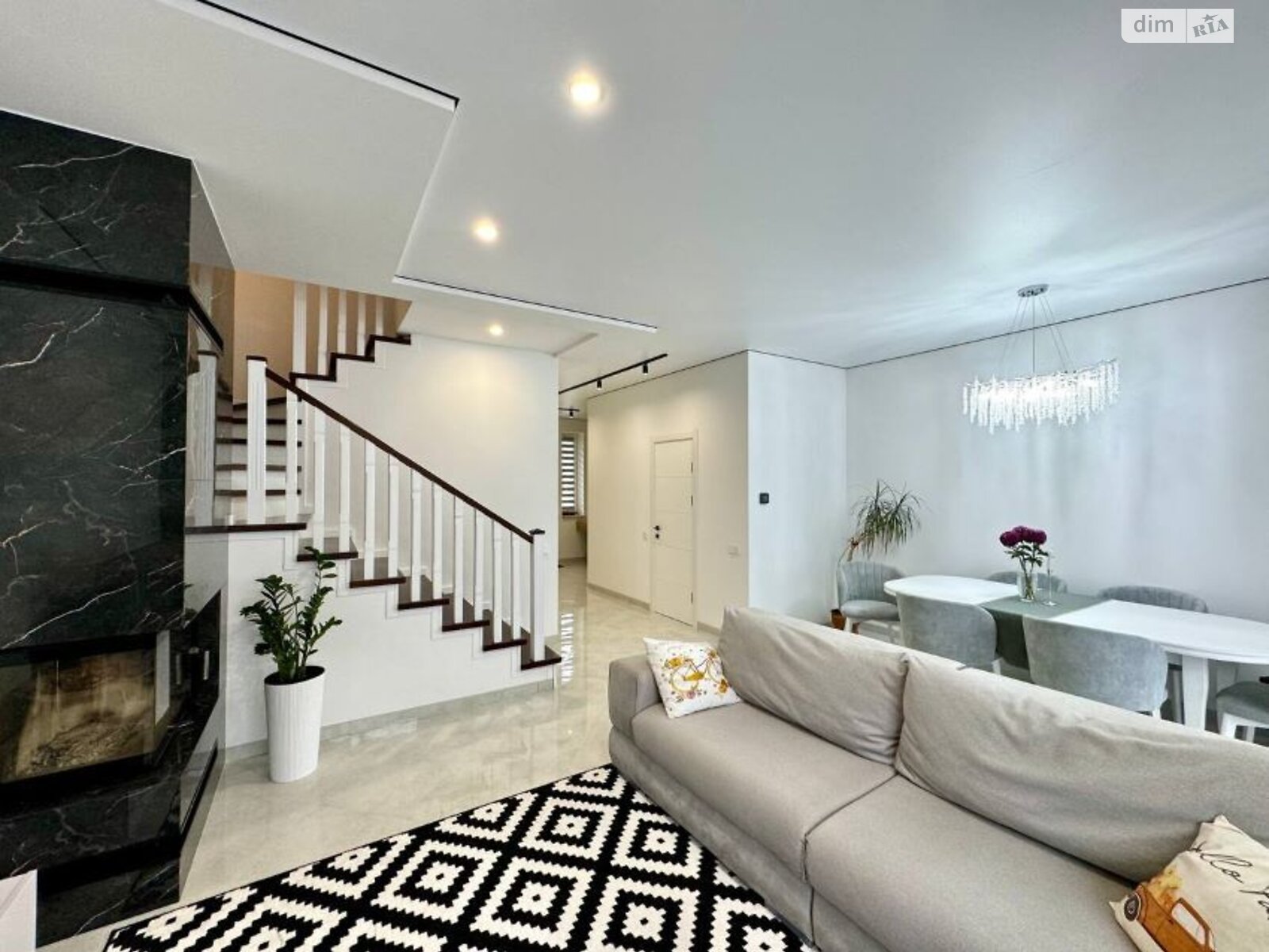 двухэтажный таунхаус, 120 кв. м, кирпич. Продажа в Криховцах фото 1