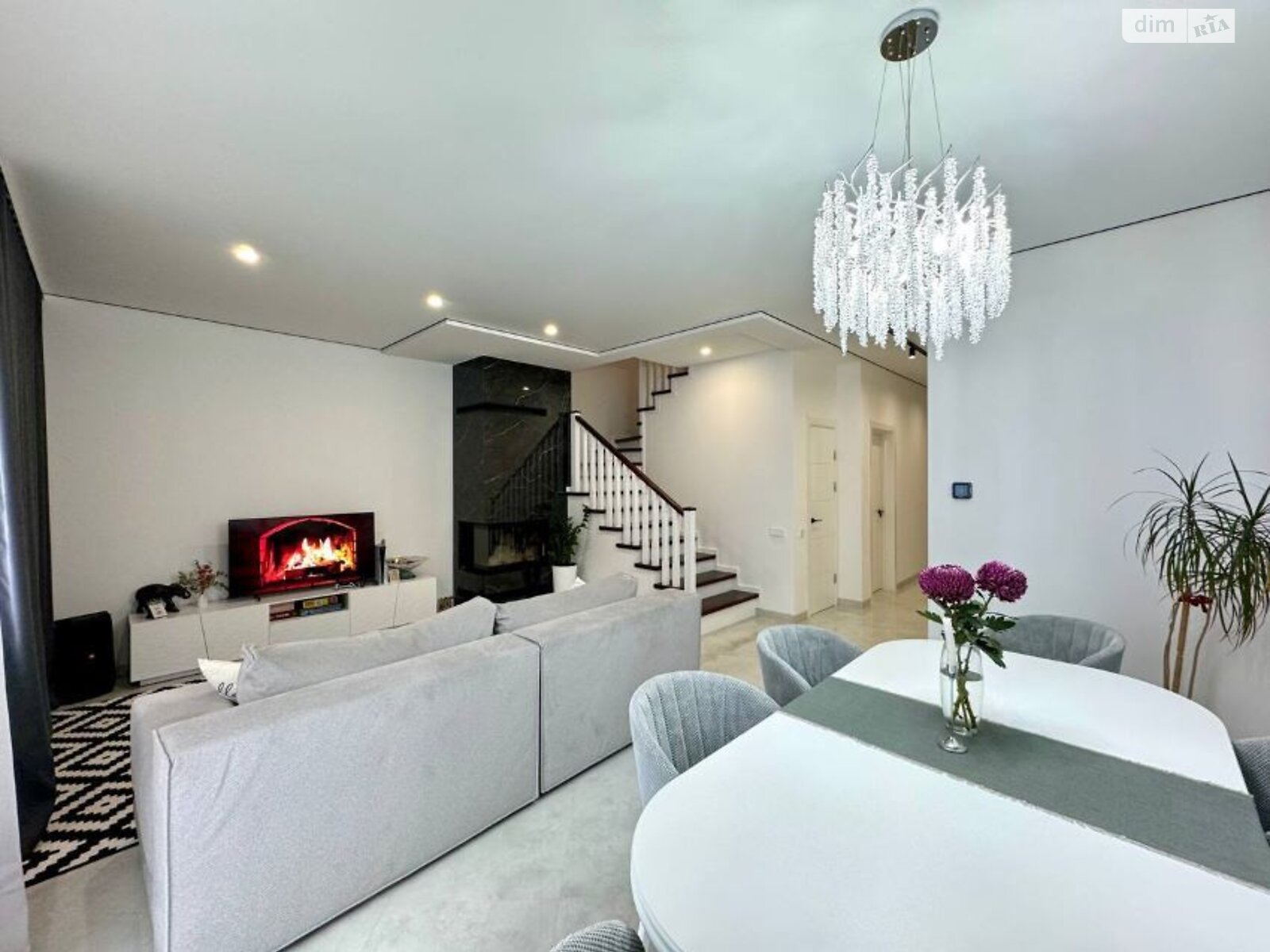 двухэтажный таунхаус, 120 кв. м, кирпич. Продажа в Криховцах фото 1