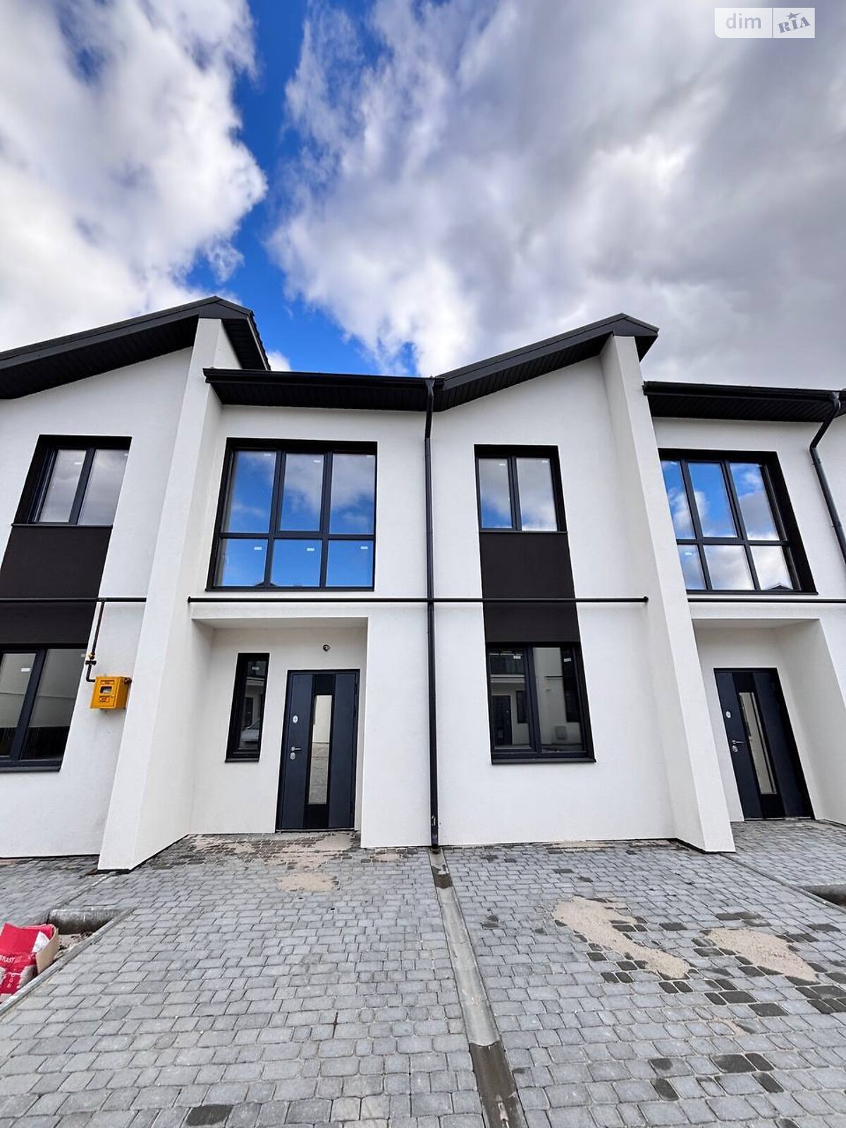 двухэтажный таунхаус, 120 кв. м, кирпич. Продажа в Криховцах фото 1