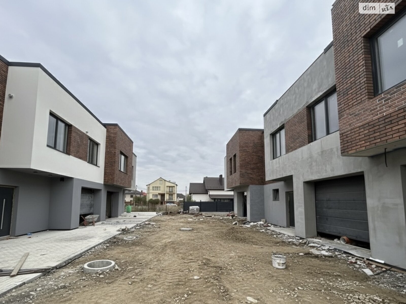 двухэтажный таунхаус, 93.67 кв. м, кирпич. Продажа в Криховцах фото 1 двухэтажный таунхаус, 93.67 кв. м, кирпич. Продажа в Криховцах фото 1