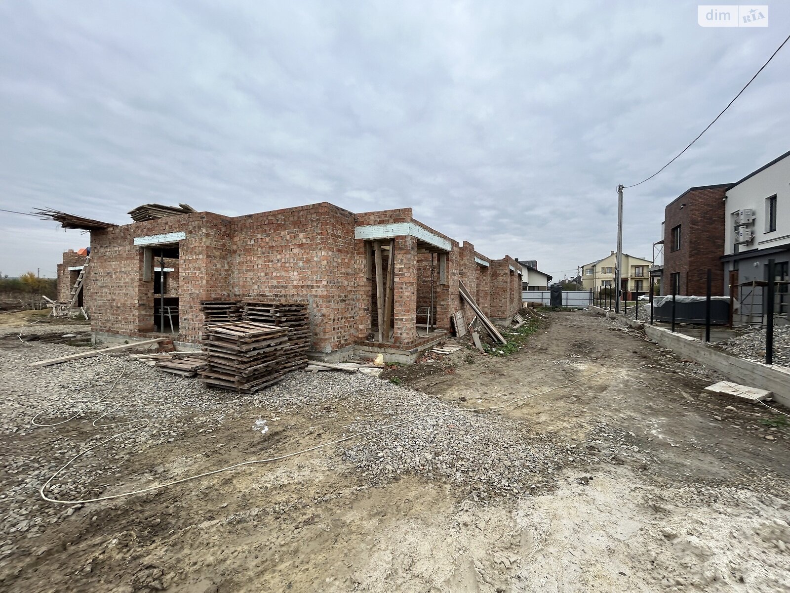 двухэтажный таунхаус, 93.67 кв. м, кирпич. Продажа в Криховцах фото 1 двухэтажный таунхаус, 93.67 кв. м, кирпич. Продажа в Криховцах фото 1