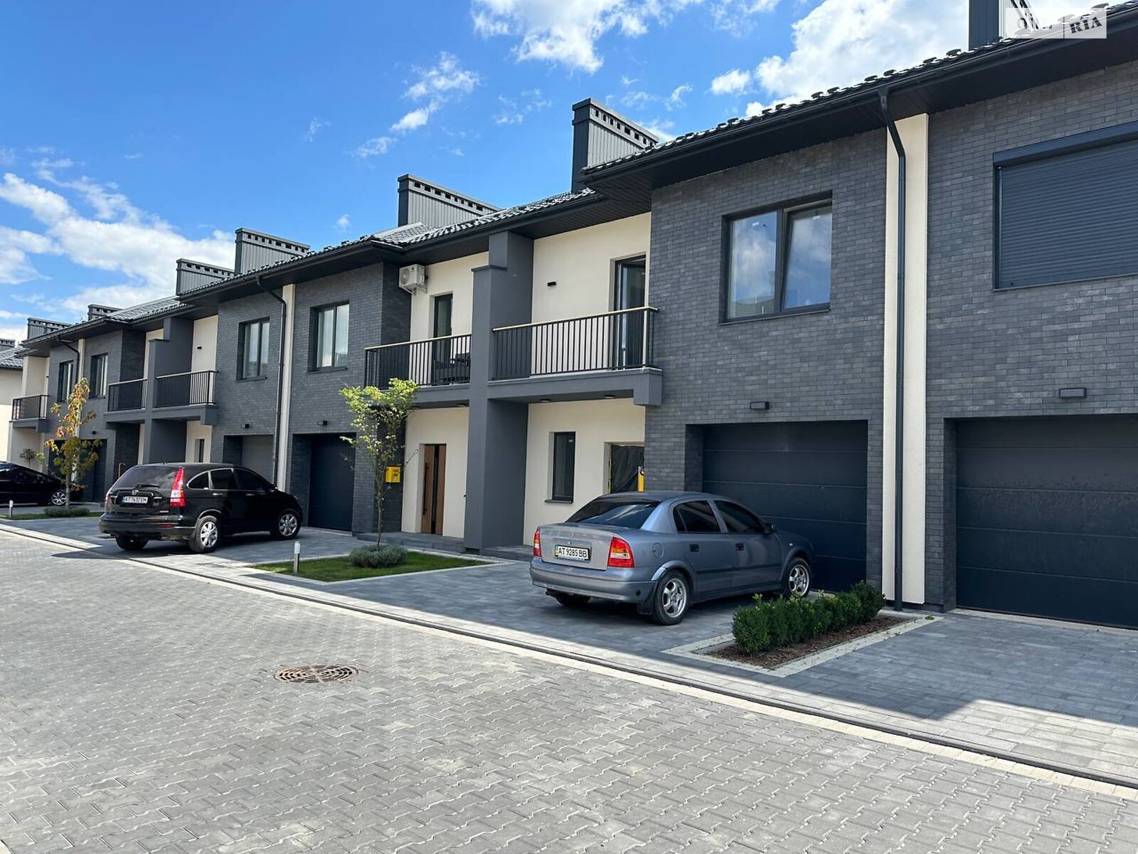 двухэтажный таунхаус, 120 кв. м, кирпич. Продажа в Криховцах фото 1