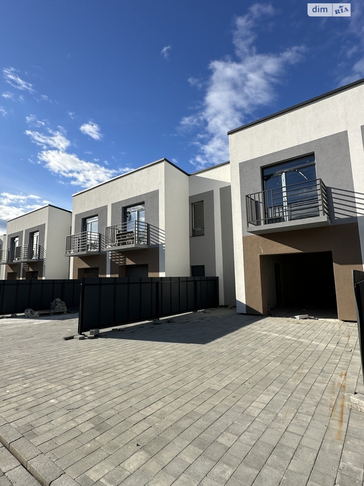 двухэтажный таунхаус, 135 кв. м, кирпич. Продажа в Криховцах фото 1 двухэтажный таунхаус, 135 кв. м, кирпич. Продажа в Криховцах фото 1