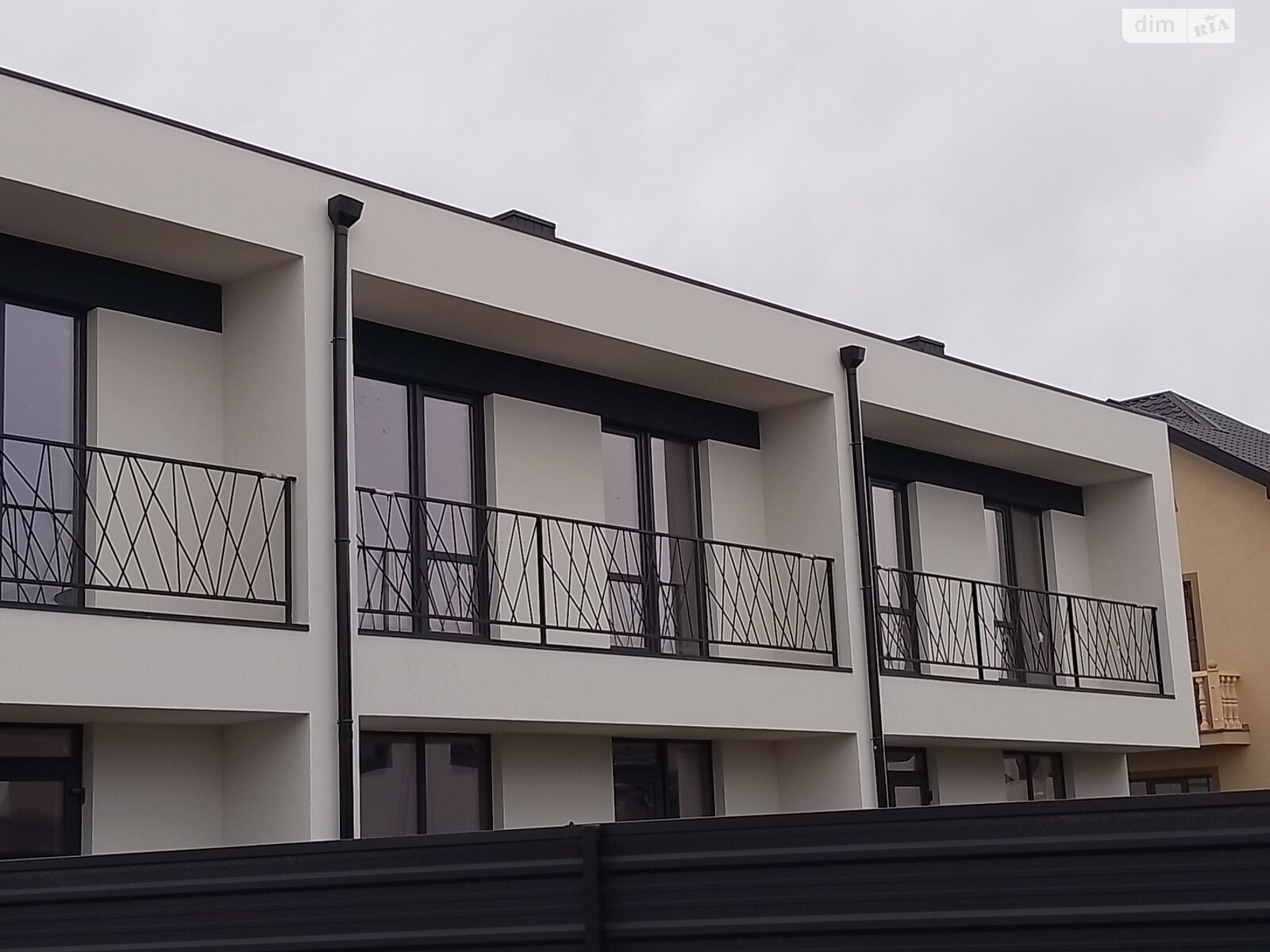 двухэтажный таунхаус, 144 кв. м, кирпич. Продажа в Криховцах фото 1