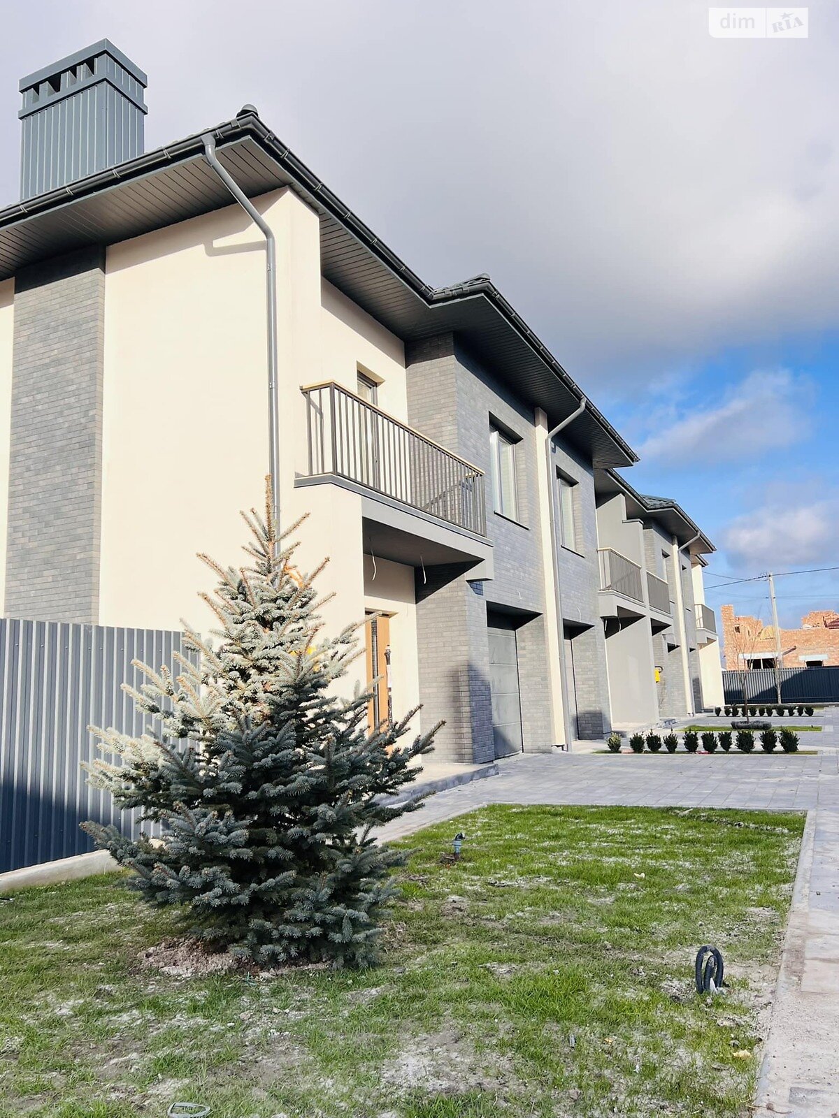 двухэтажный таунхаус, 135.9 кв. м, кирпич. Продажа в Криховцах фото 1 двухэтажный таунхаус, 135.9 кв. м, кирпич. Продажа в Криховцах фото 1