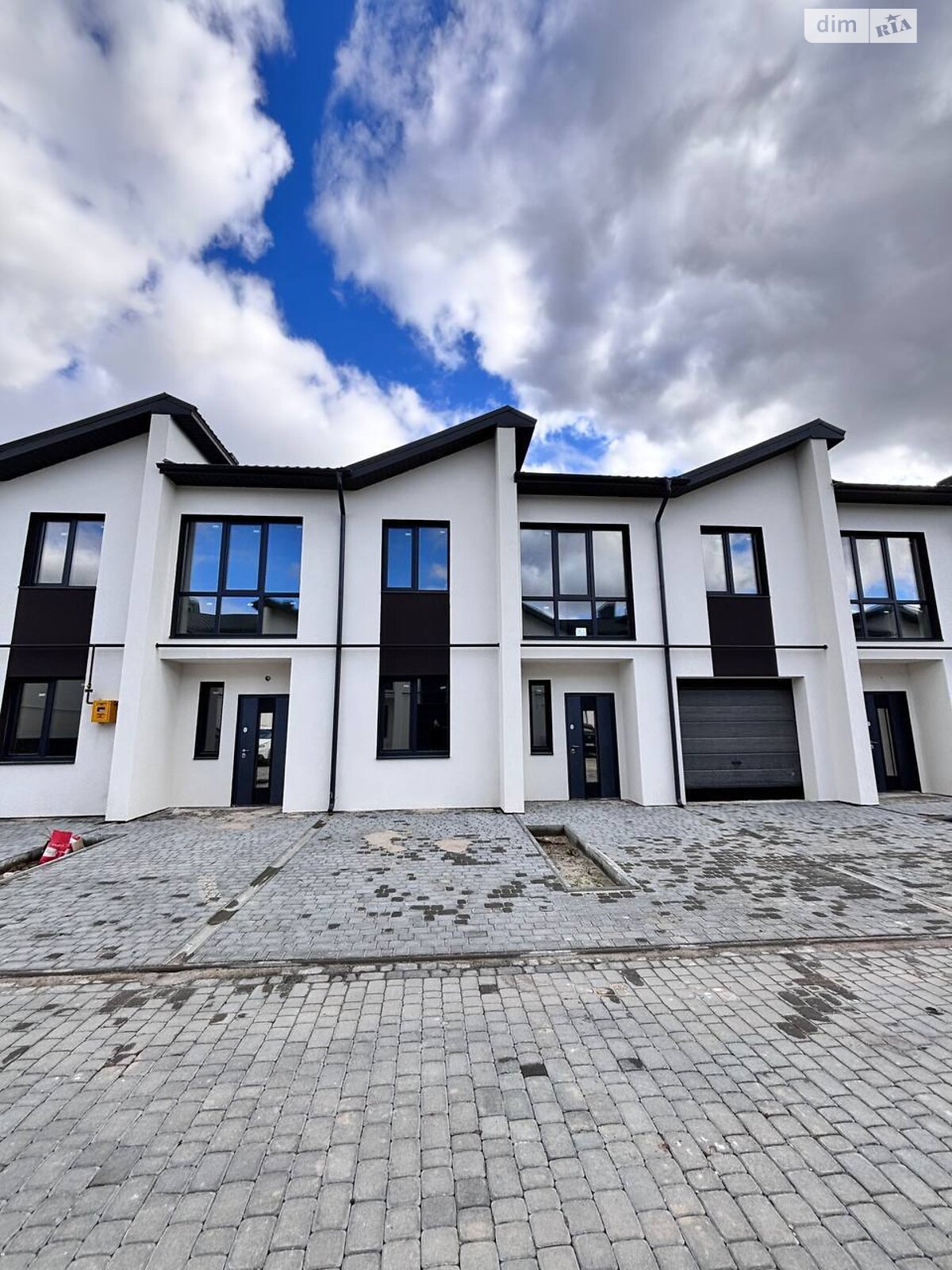 двухэтажный таунхаус, 120 кв. м, кирпич. Продажа в Криховцах фото 1 двухэтажный таунхаус, 120 кв. м, кирпич. Продажа в Криховцах фото 1