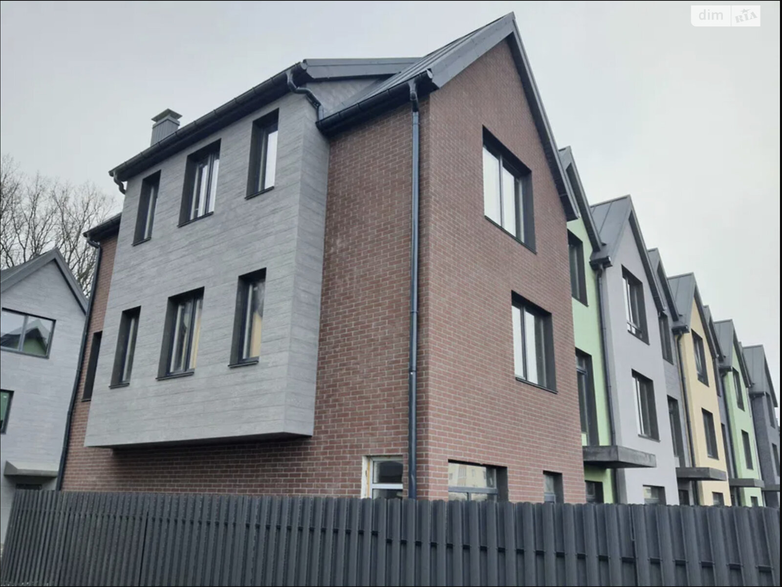 трехэтажный таунхаус, 121 кв. м, газобетон. Продажа в Крюковщине фото 1 трехэтажный таунхаус, 121 кв. м, газобетон. Продажа в Крюковщине фото 1