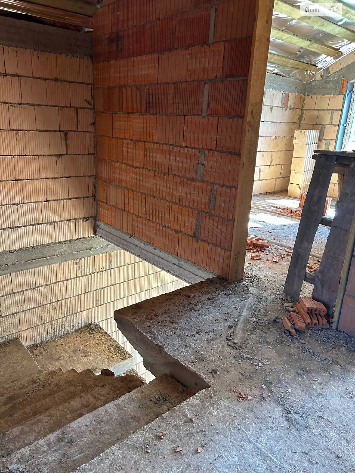 двухэтажный таунхаус, 122 кв. м, кирпич. Продажа в Лески фото 1 двухэтажный таунхаус, 122 кв. м, кирпич. Продажа в Лески фото 1