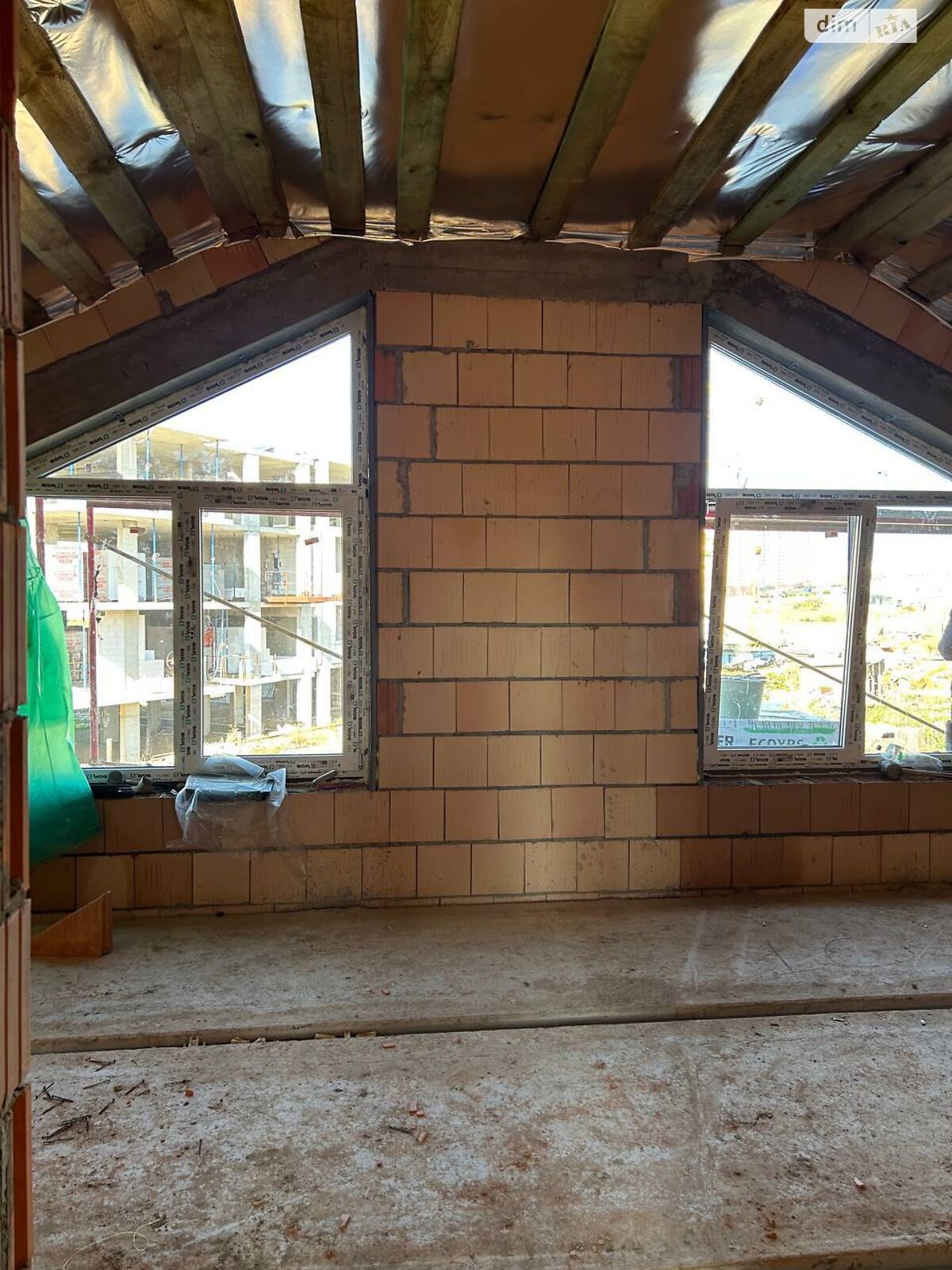 двухэтажный таунхаус, 122 кв. м, кирпич. Продажа в Лески фото 1 двухэтажный таунхаус, 122 кв. м, кирпич. Продажа в Лески фото 1