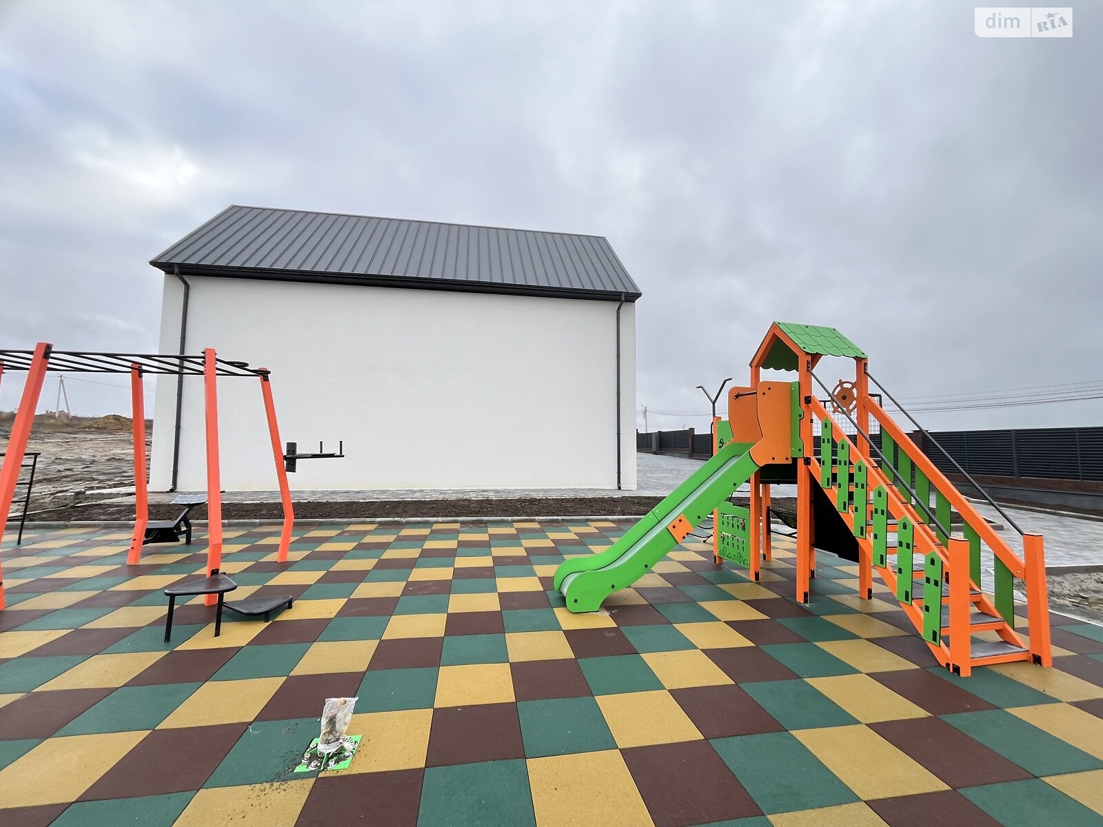 двухэтажный таунхаус, 129.79 кв. м, кирпич. Продажа в Лесовых Гриновцах фото 1 двухэтажный таунхаус, 129.79 кв. м, кирпич. Продажа в Лесовых Гриновцах фото 1