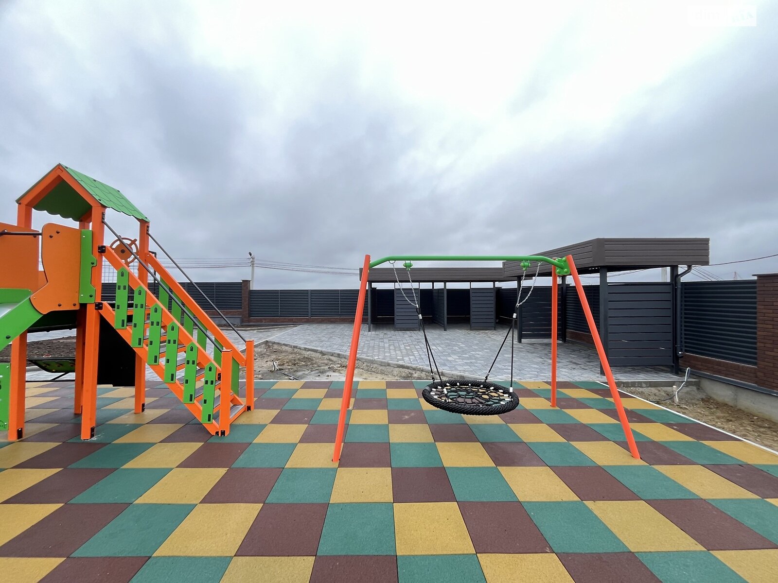 двухэтажный таунхаус, 129.79 кв. м, кирпич. Продажа в Лесовых Гриновцах фото 1 двухэтажный таунхаус, 129.79 кв. м, кирпич. Продажа в Лесовых Гриновцах фото 1